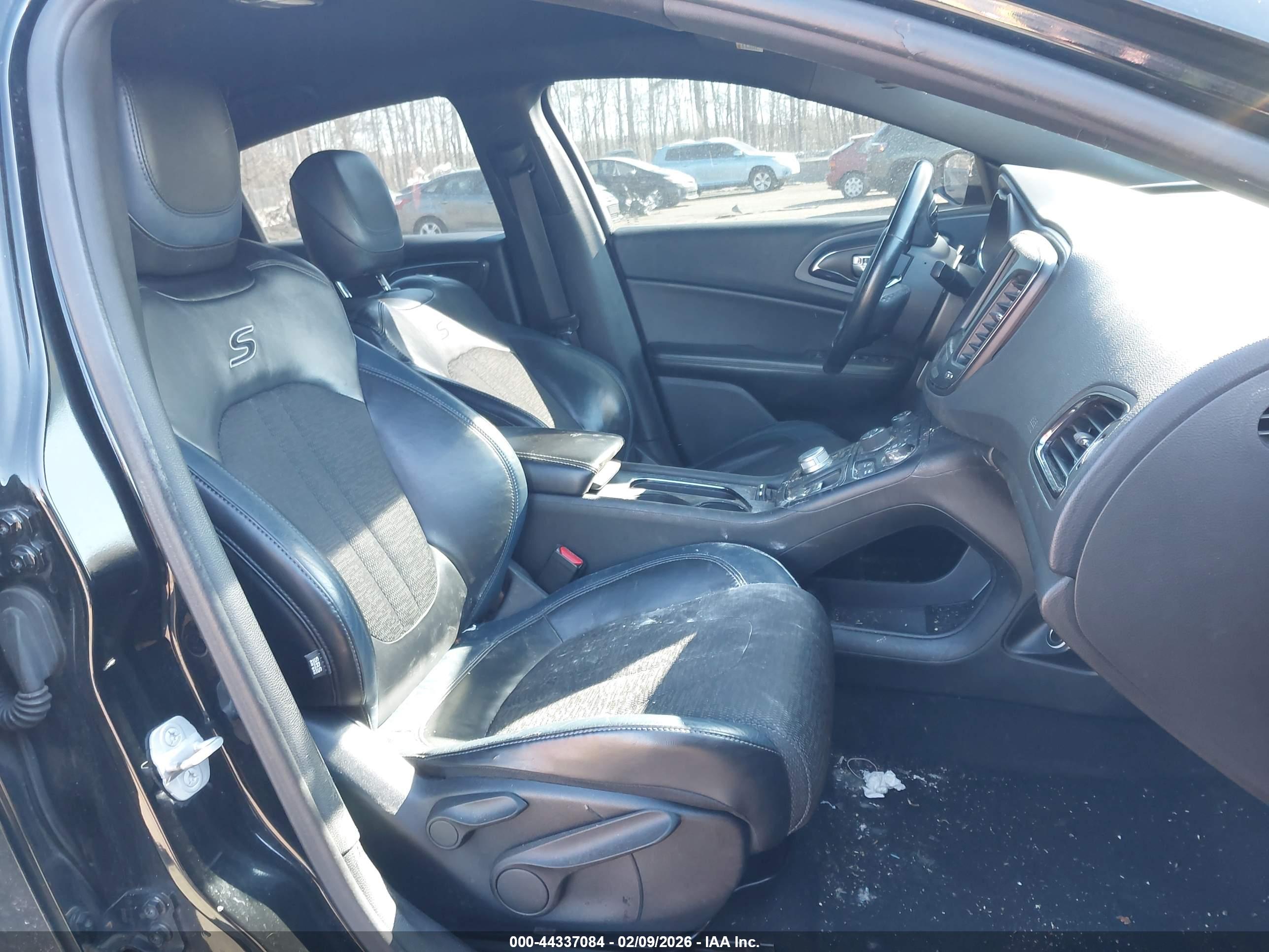 CHRYSLER 200 image 5
