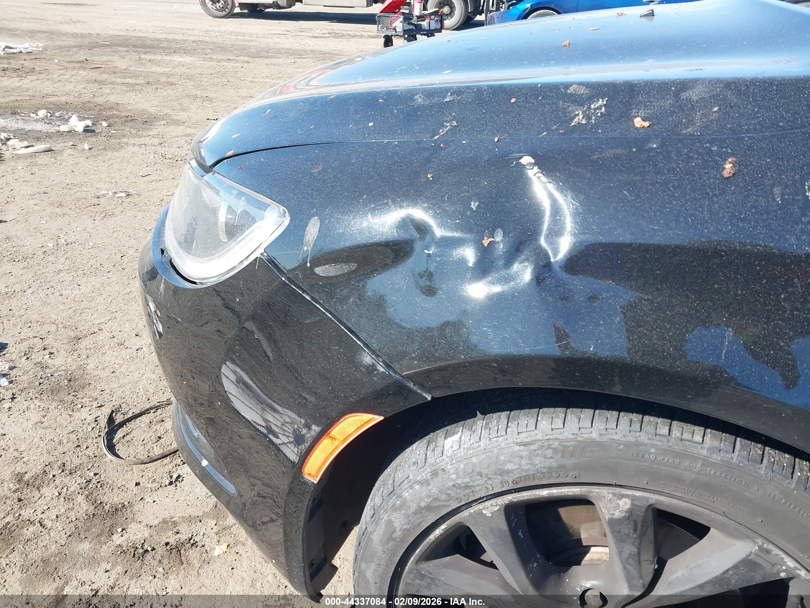 CHRYSLER 200 image 6