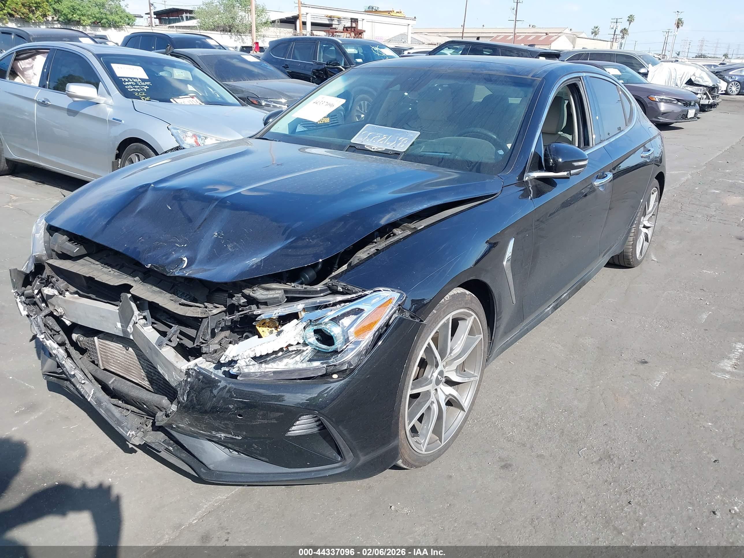 GENESIS G70 image 2