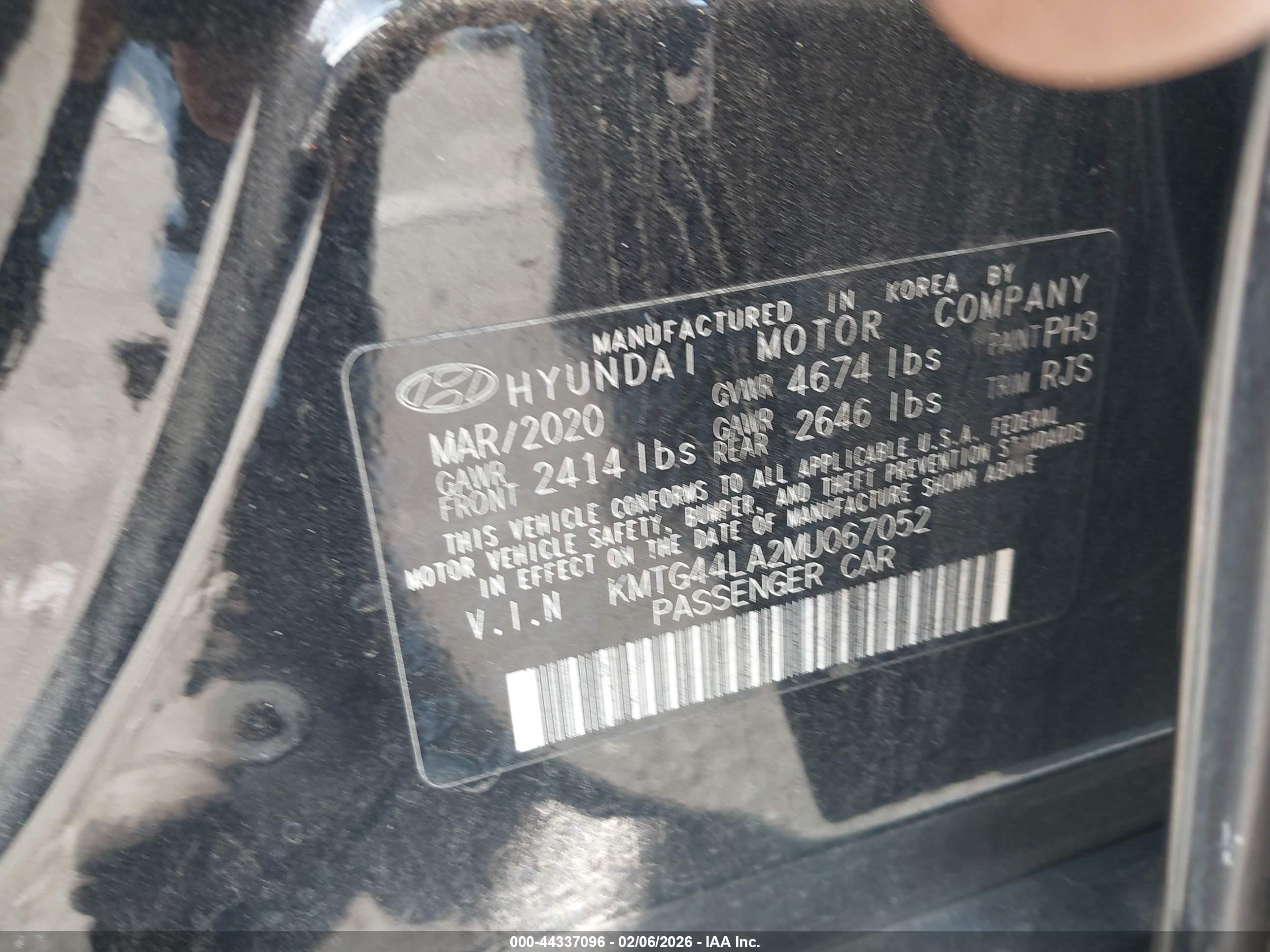 GENESIS G70 image 9