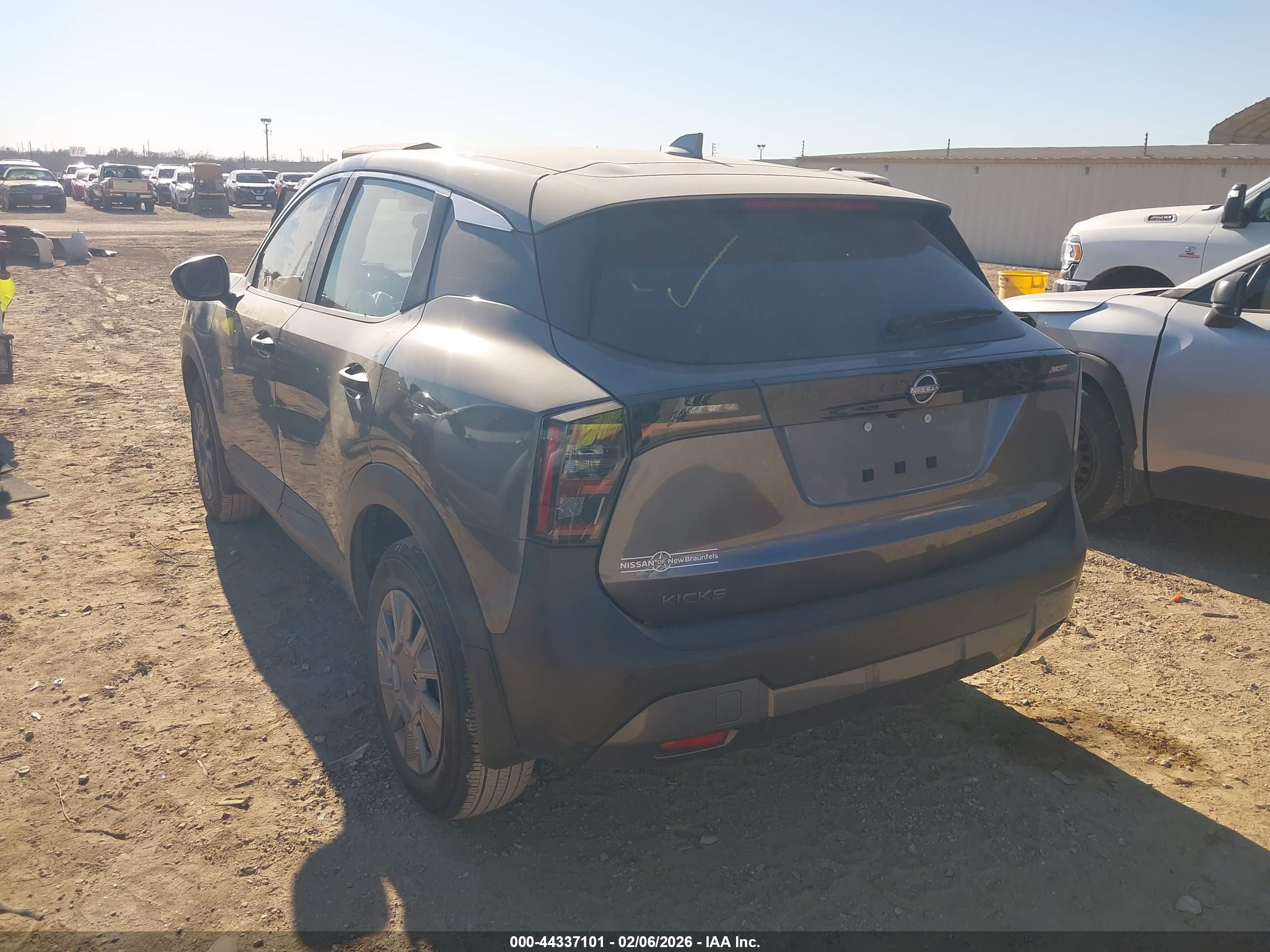 NISSAN KICKS image 3