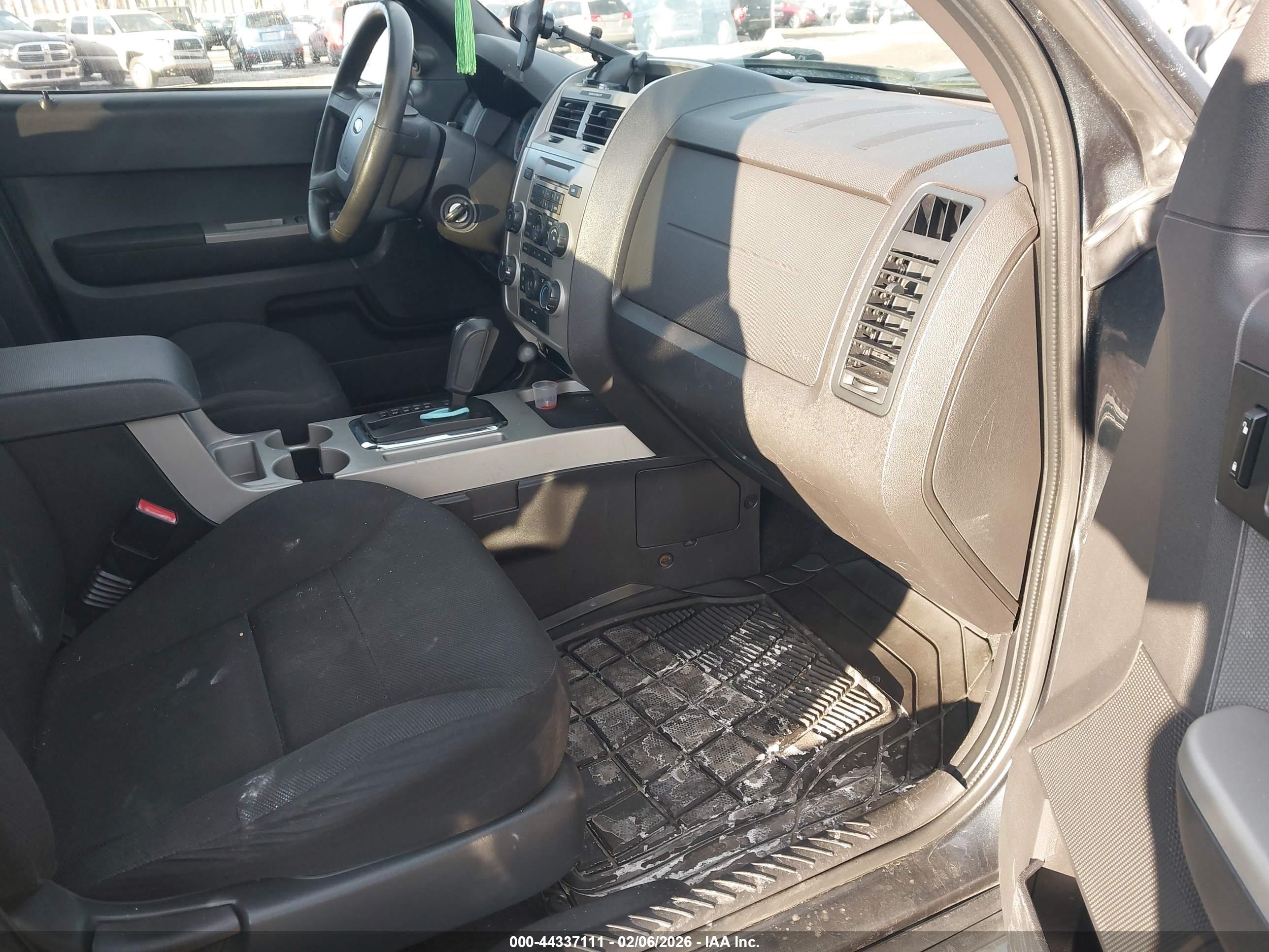 FORD ESCAPE image 5