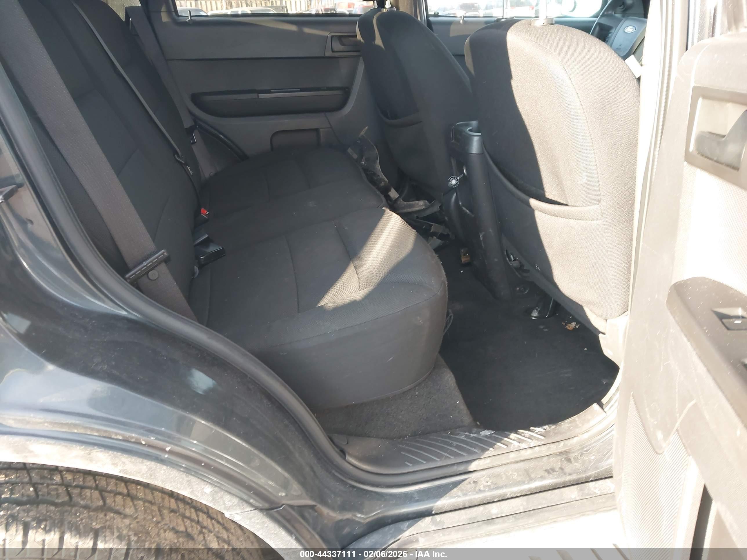 FORD ESCAPE image 8