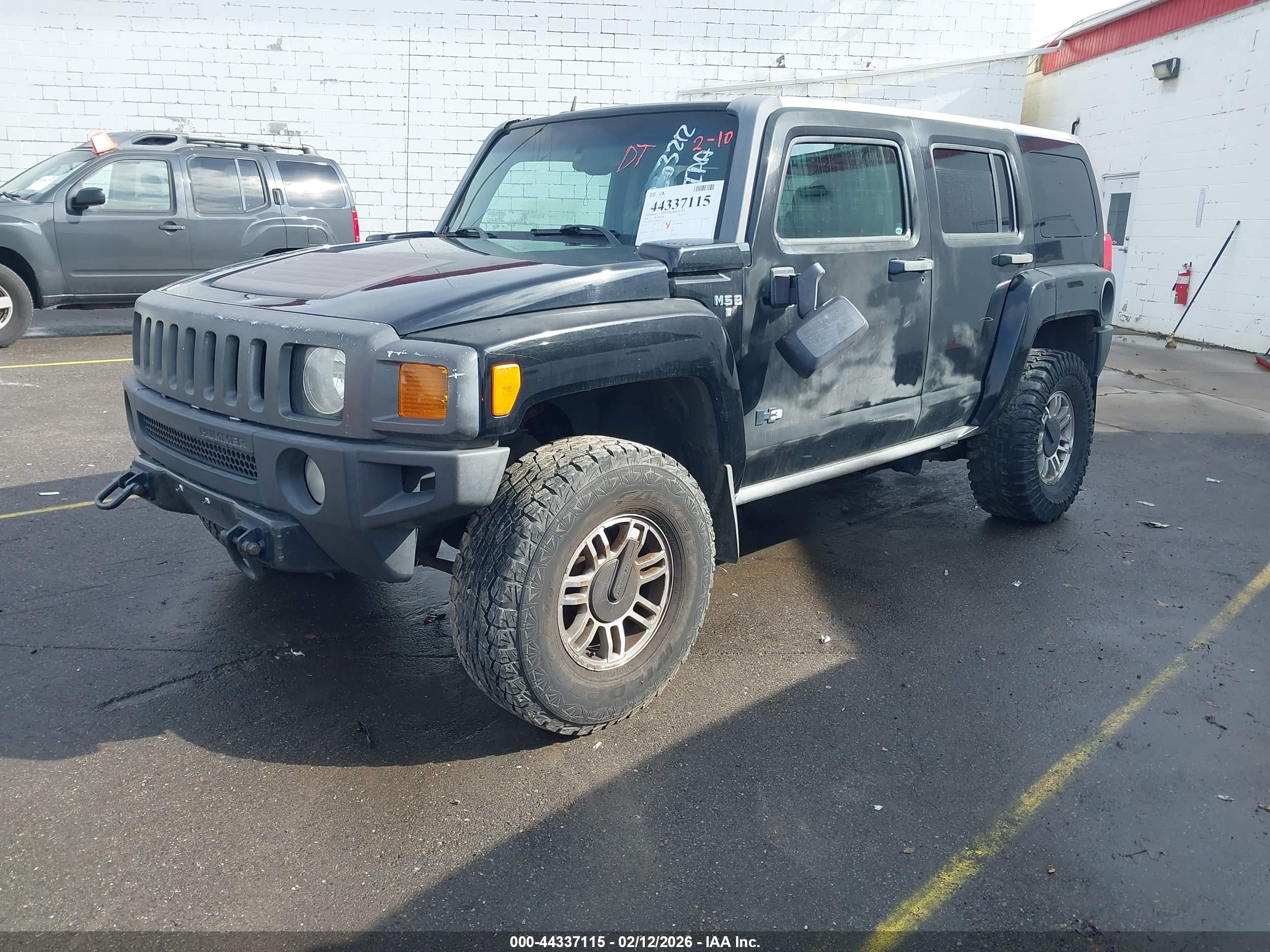 HUMMER H3 image 2