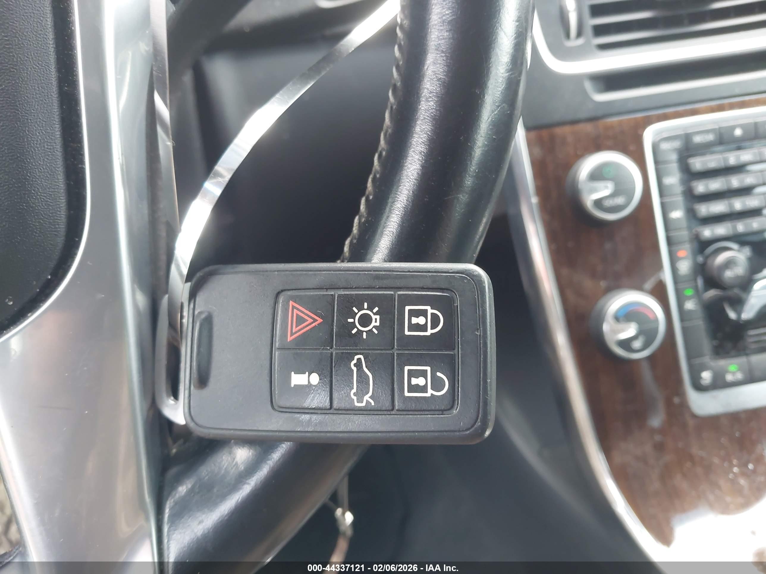 VOLVO S60 image 11