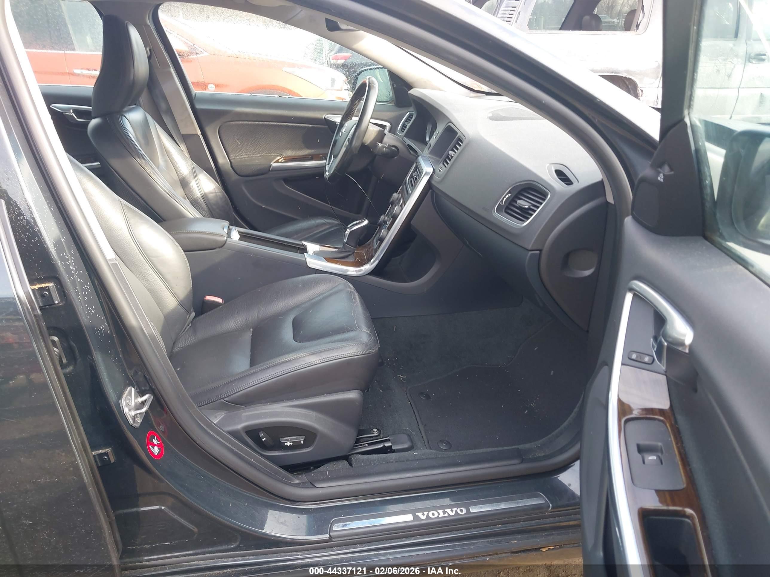 VOLVO S60 image 5