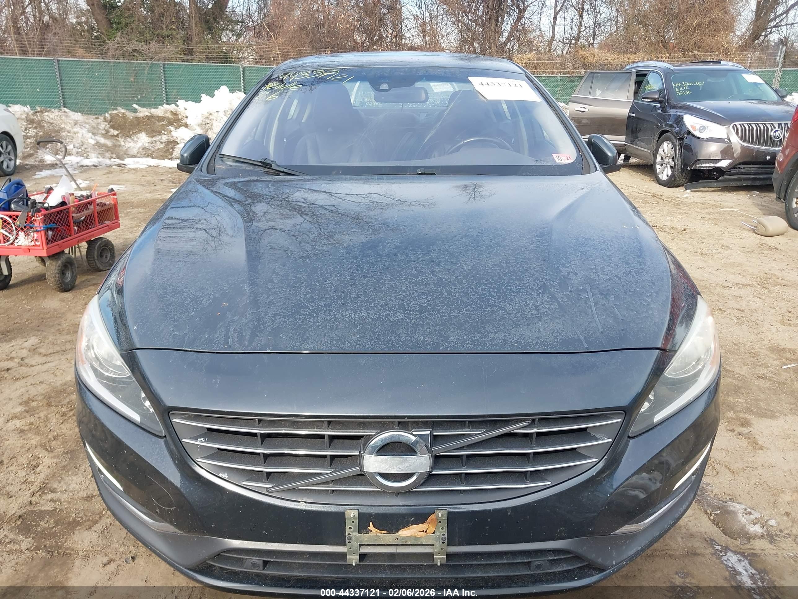 VOLVO S60 image 6