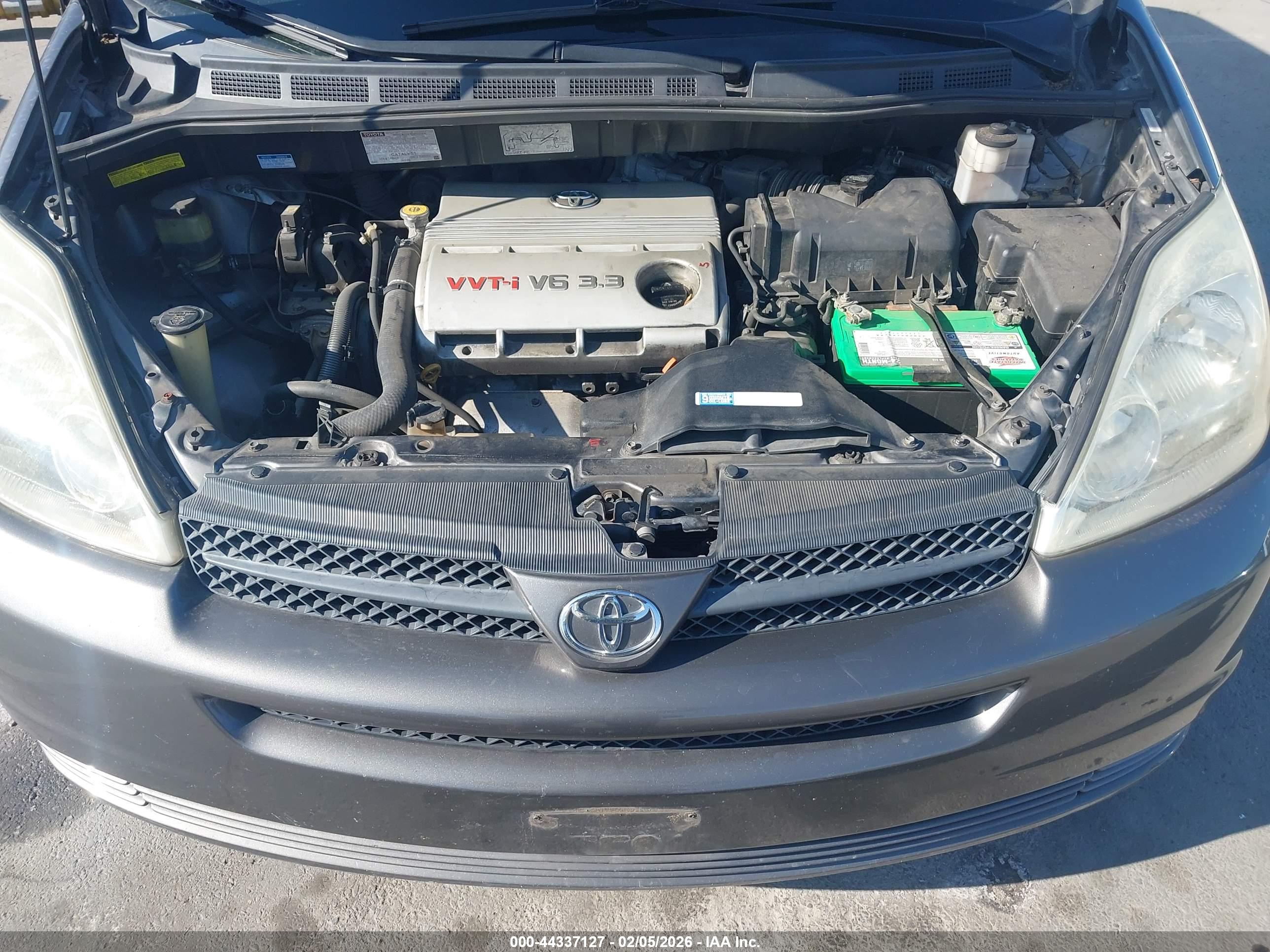 TOYOTA SIENNA image 10