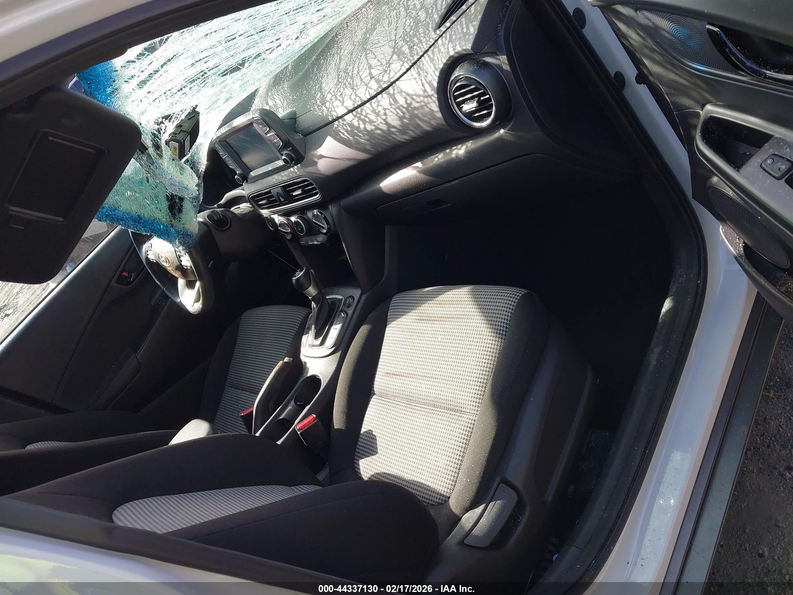 HYUNDAI KONA image 5