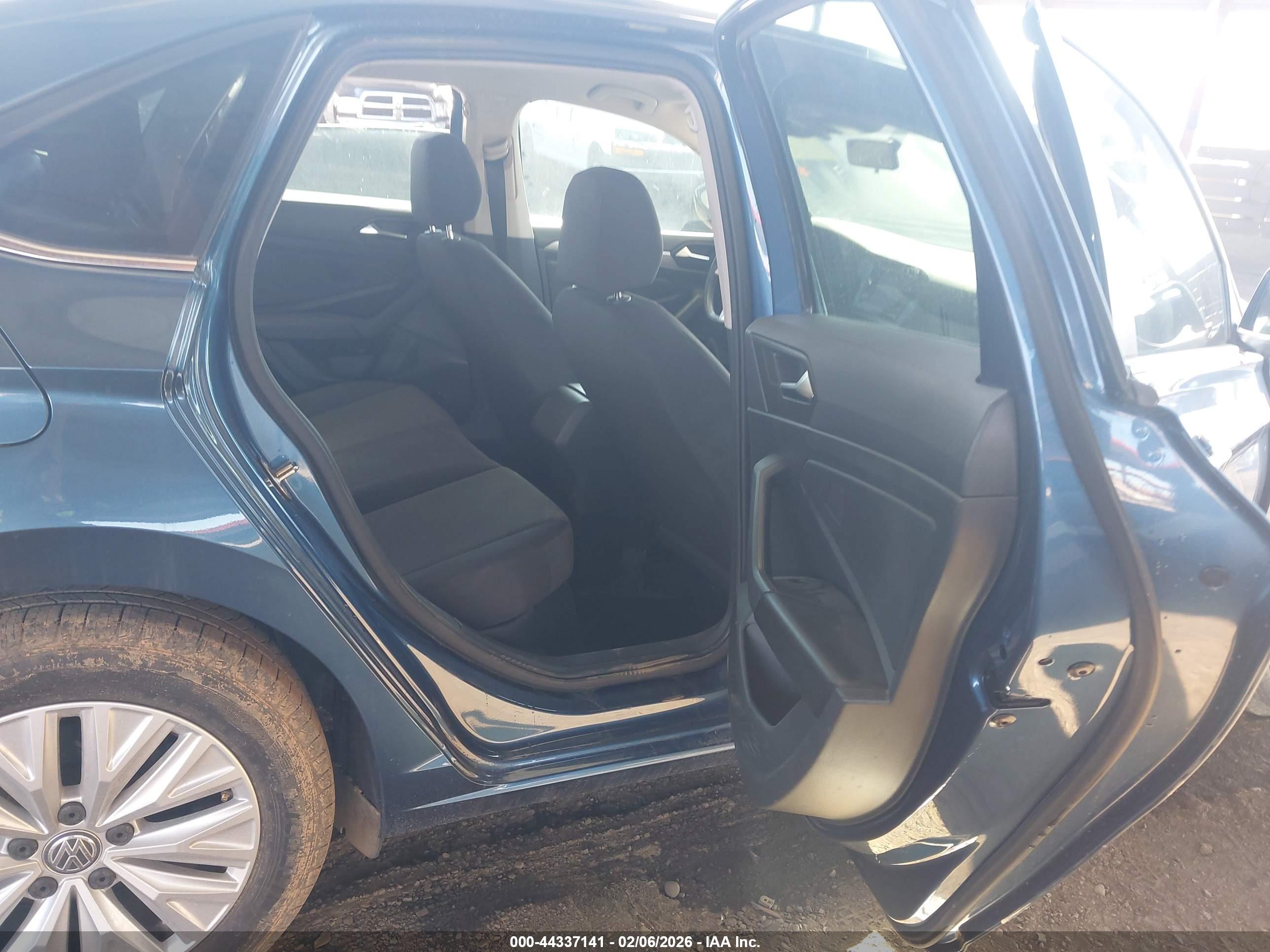 VOLKSWAGEN JETTA image 8