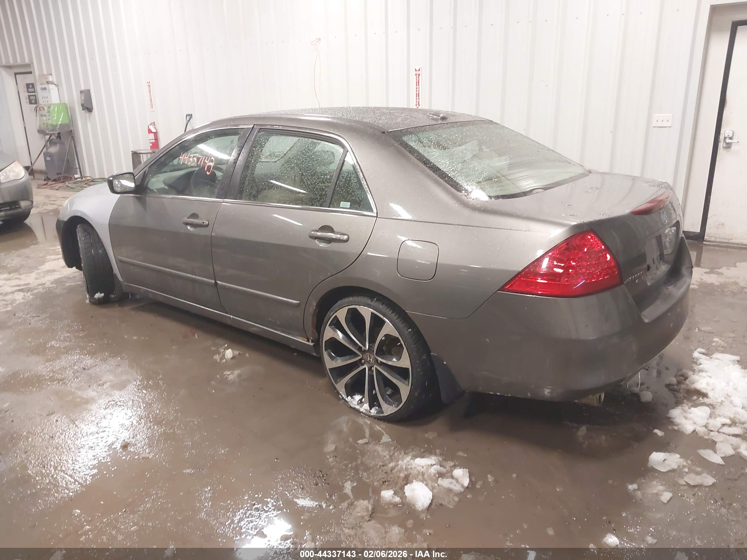 HONDA ACCORD image 3