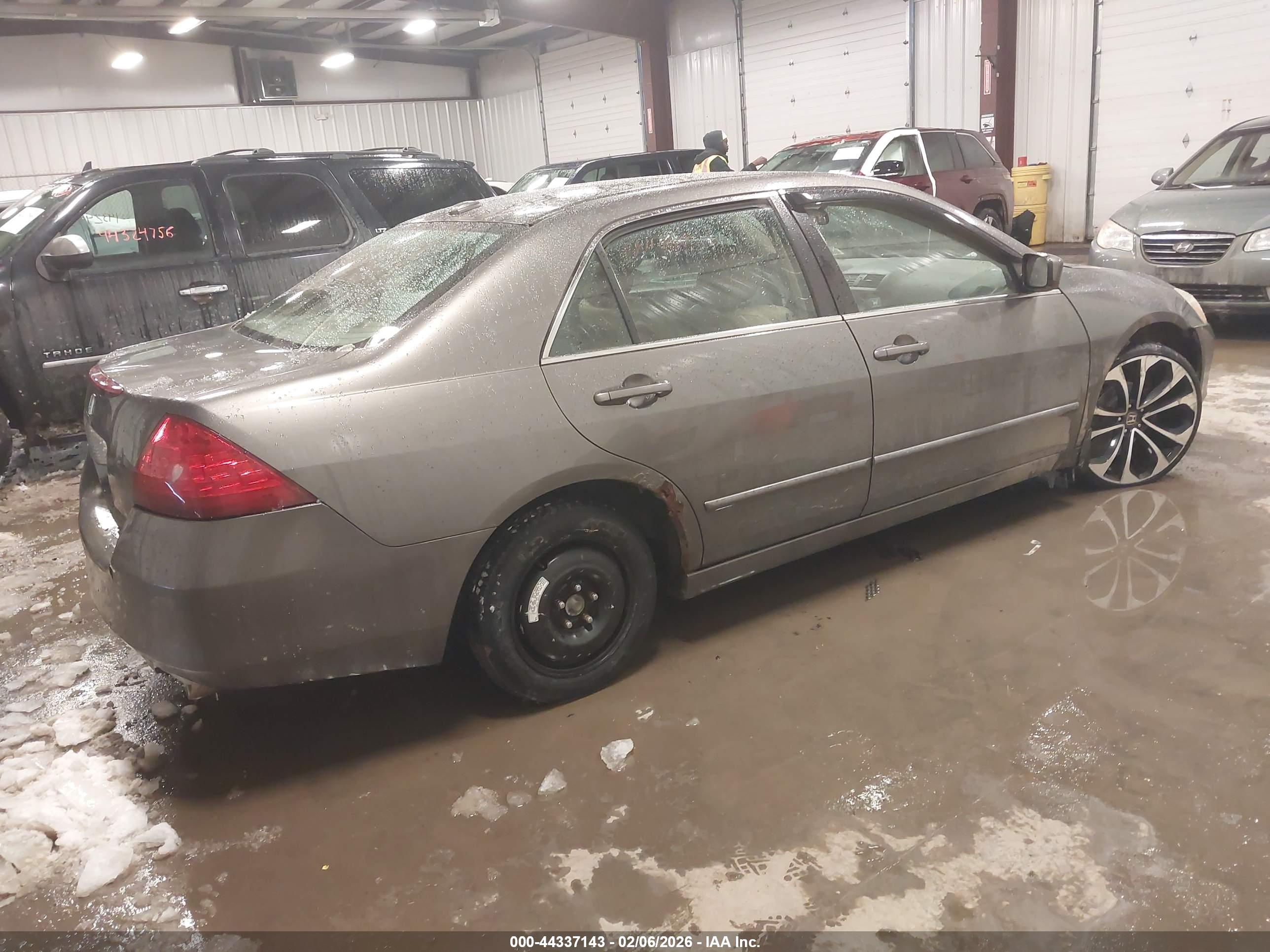HONDA ACCORD image 4