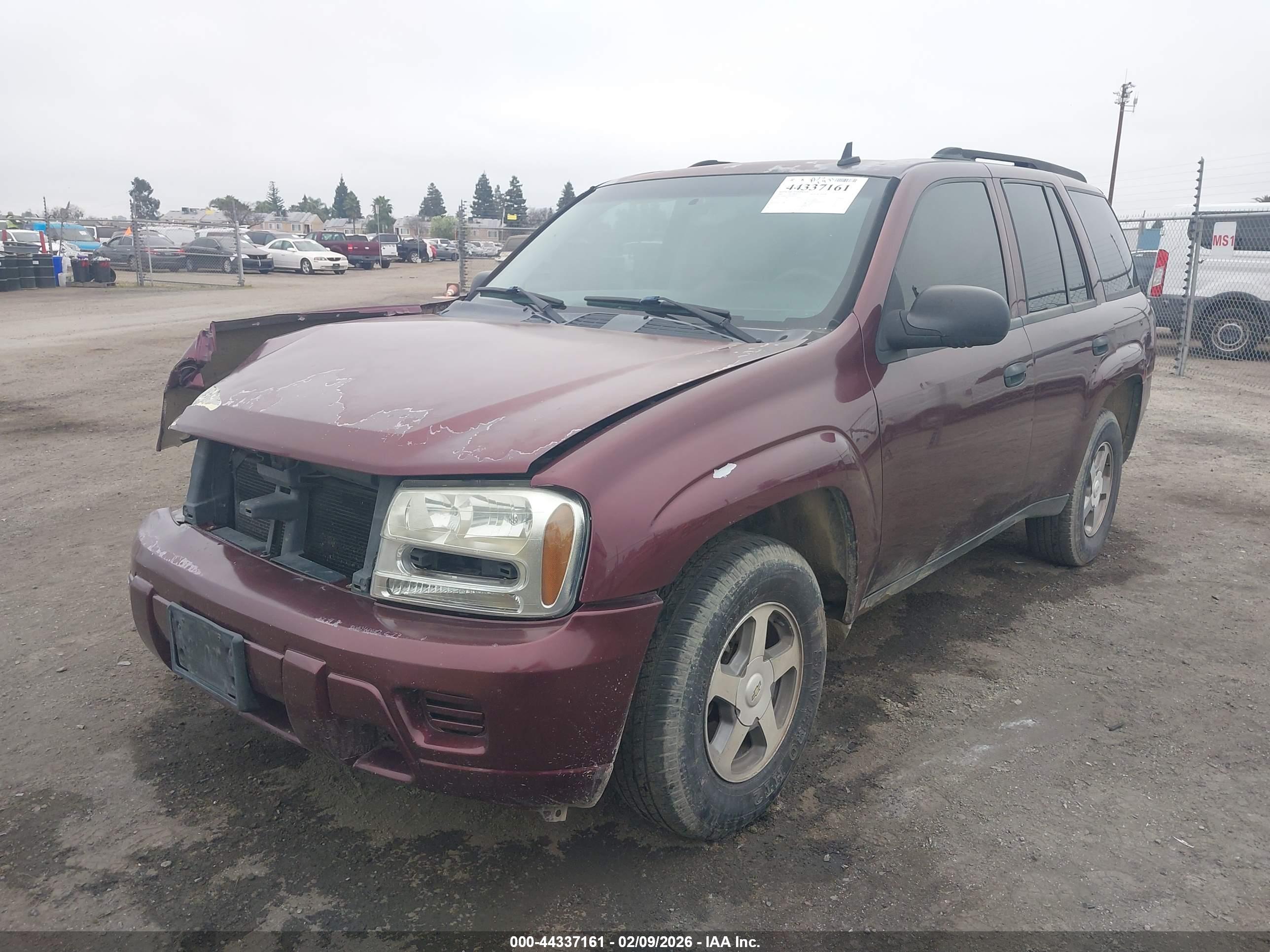 CHEVROLET TRAILBLAZER image 2