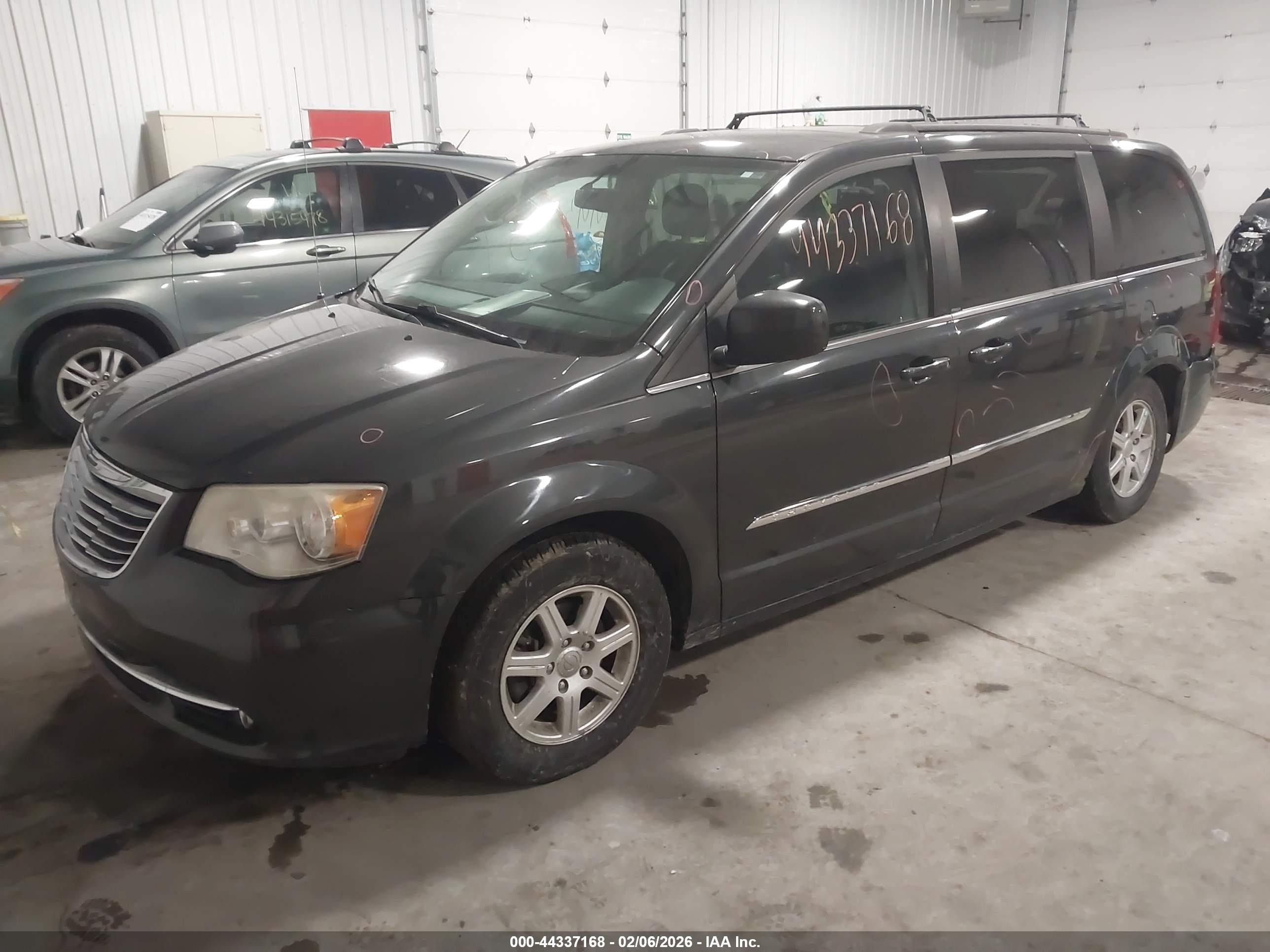 CHRYSLER TOWN image 2