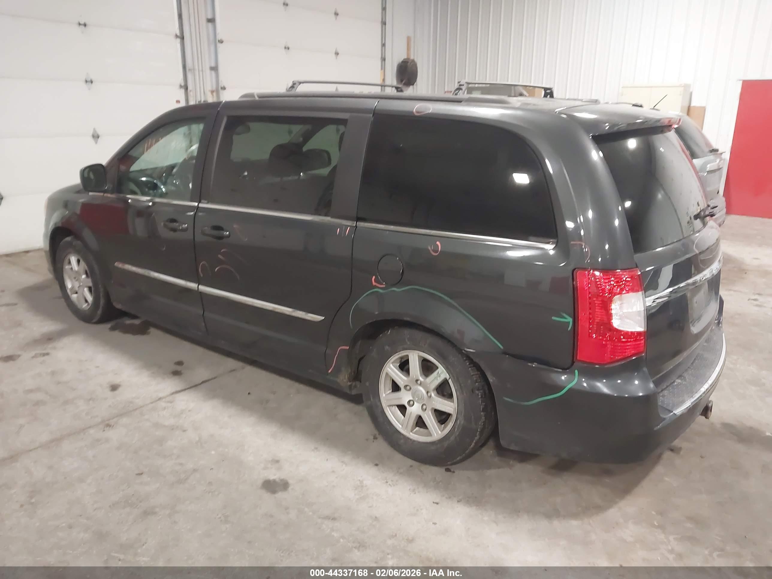 CHRYSLER TOWN image 3