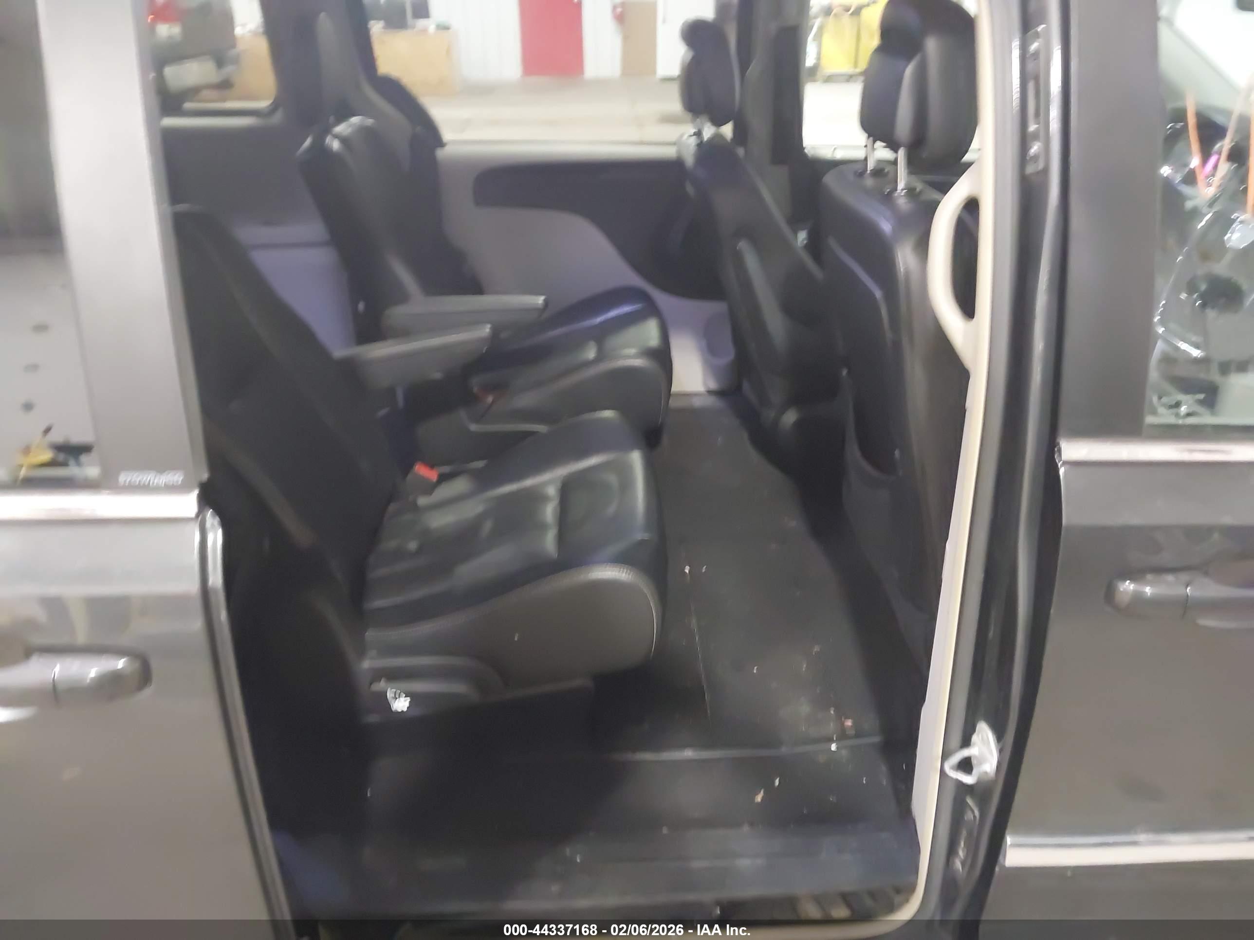 CHRYSLER TOWN image 8