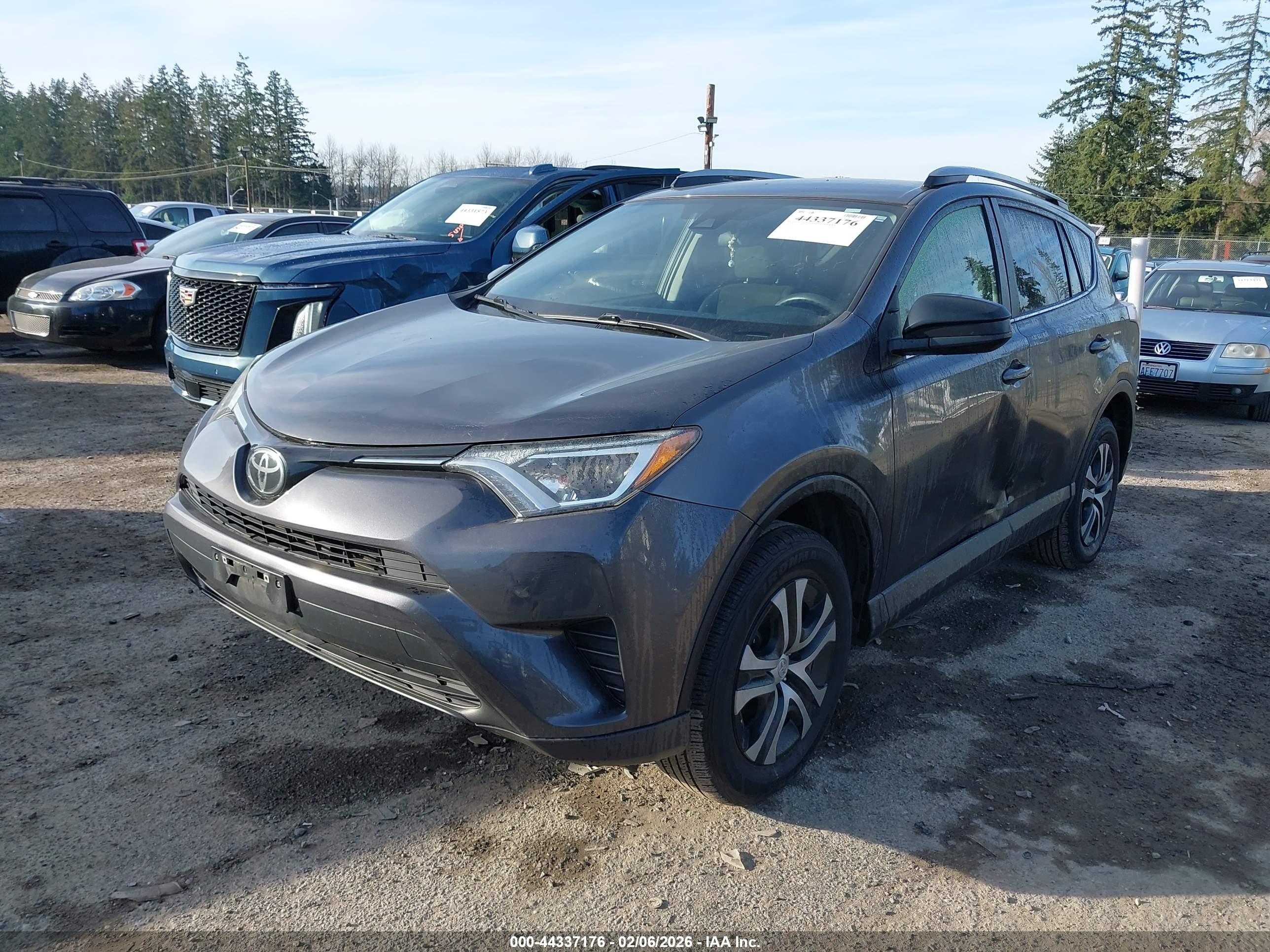TOYOTA RAV4 image 2