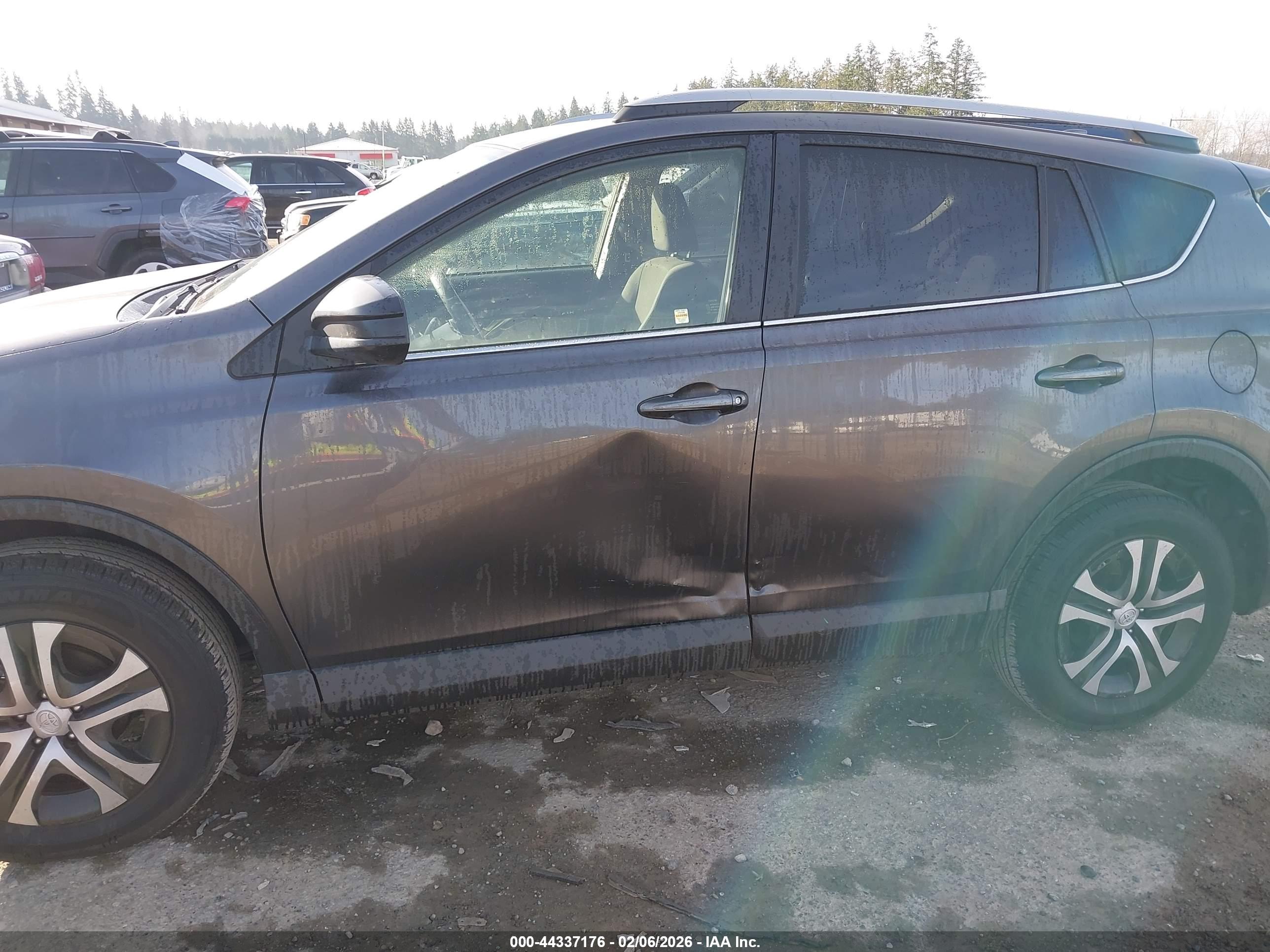 TOYOTA RAV4 image 6