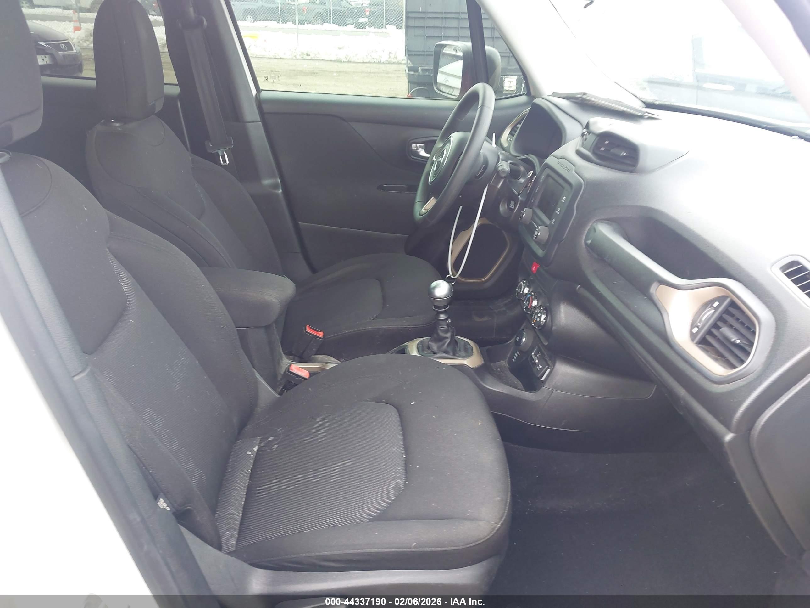 JEEP RENEGADE image 5