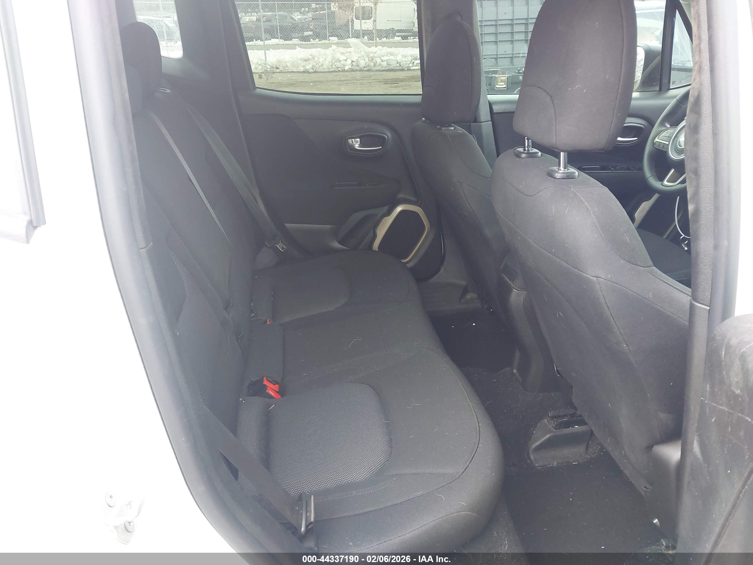 JEEP RENEGADE image 8