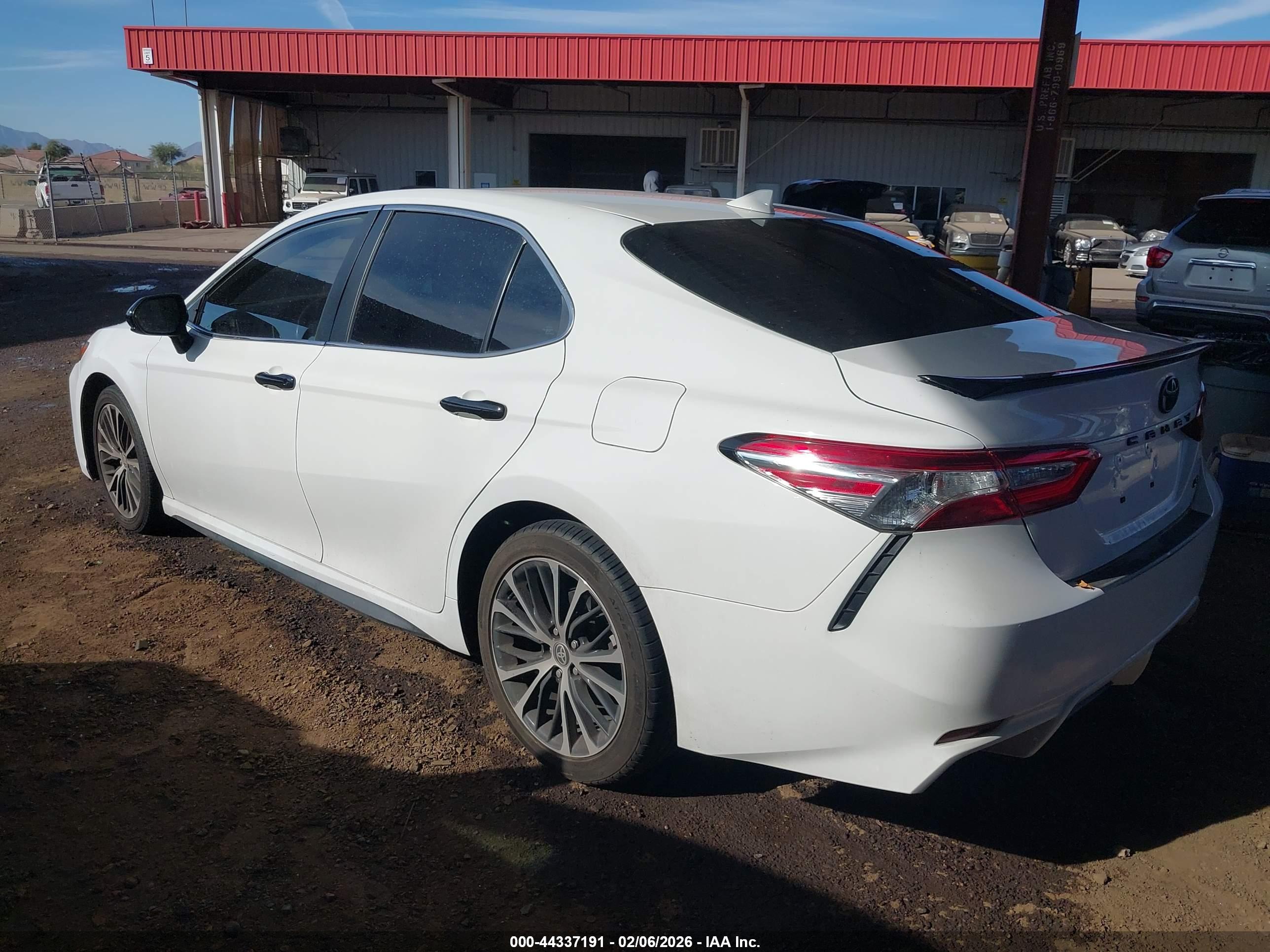 TOYOTA CAMRY image 3
