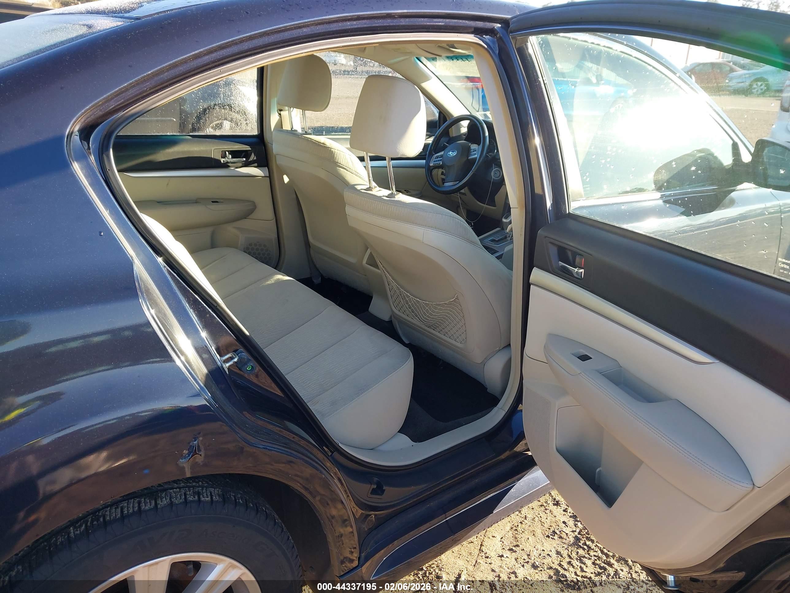 SUBARU LEGACY image 8