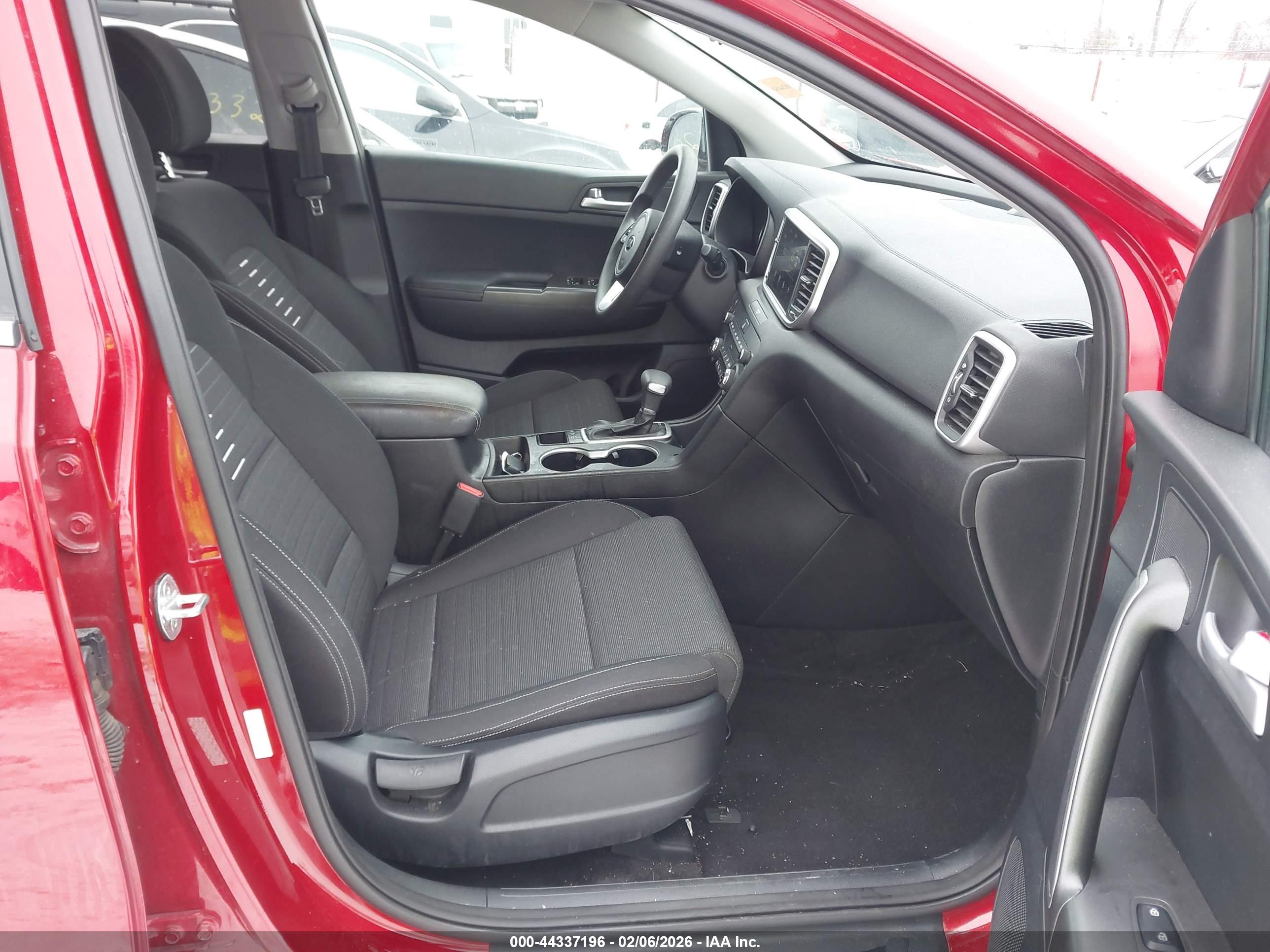 KIA SPORTAGE image 5