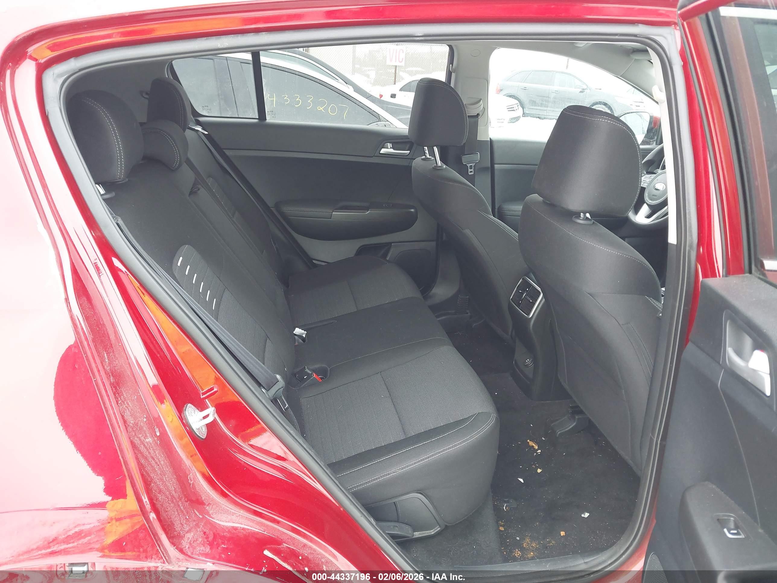 KIA SPORTAGE image 8