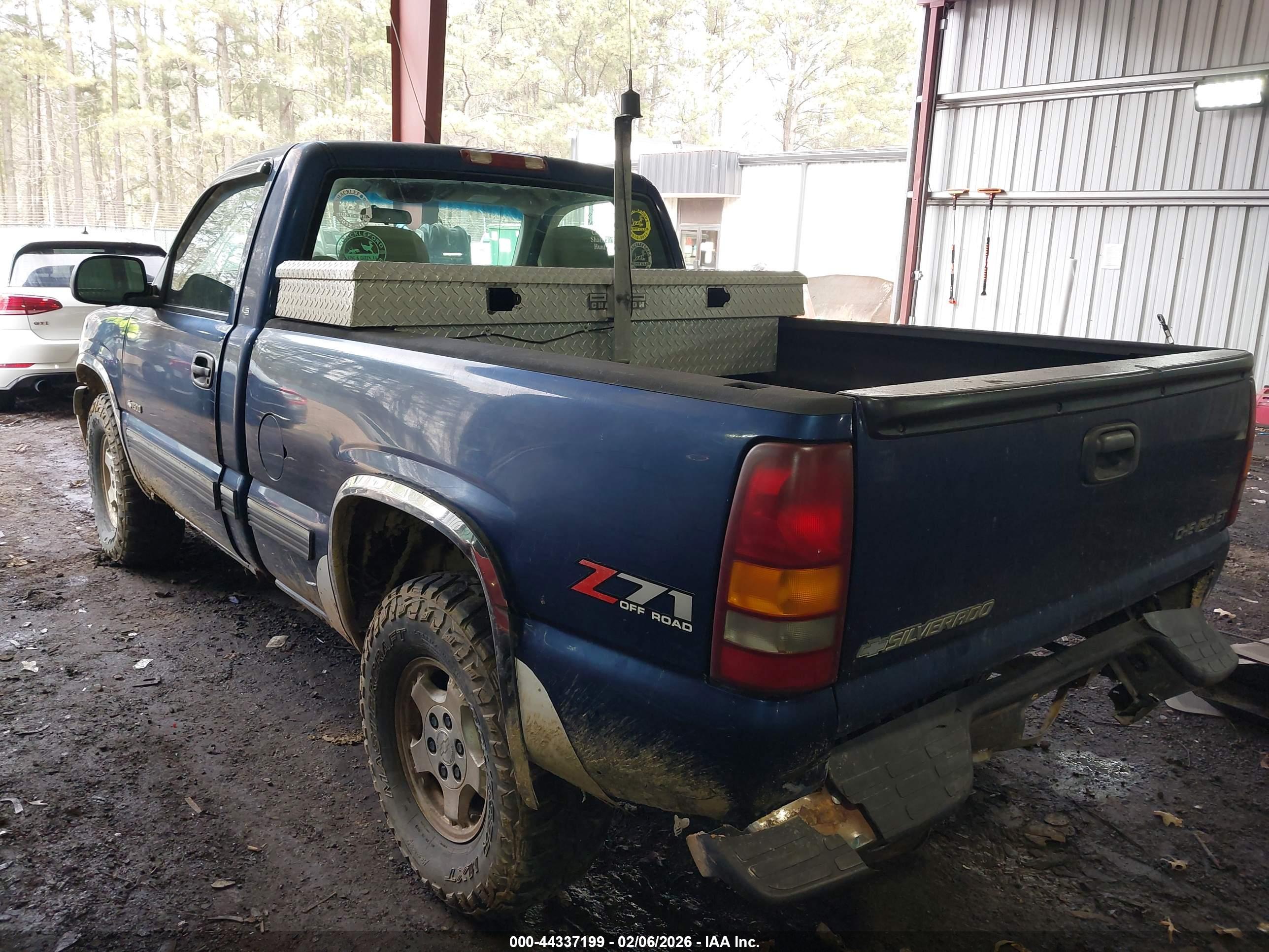 CHEVROLET SILVERADO image 3