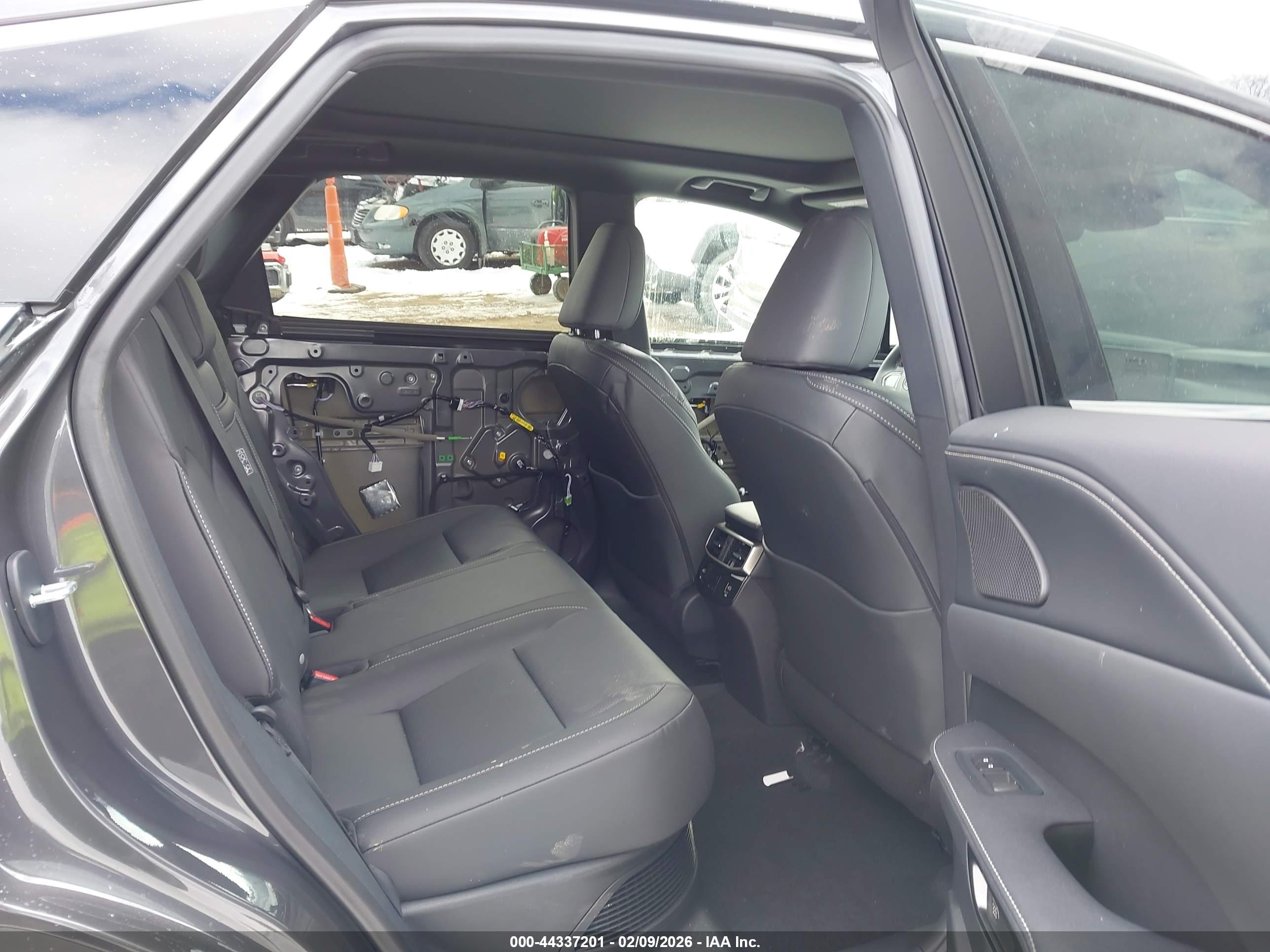 LEXUS RX image 8