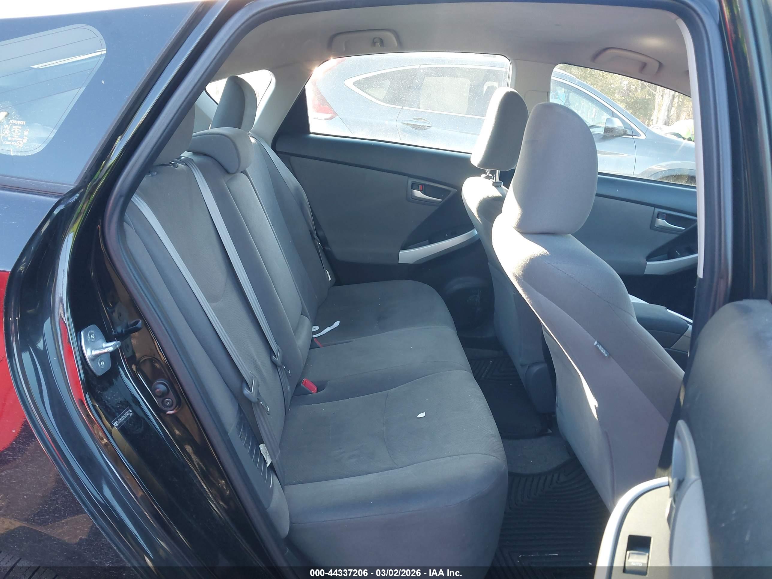 TOYOTA PRIUS image 8