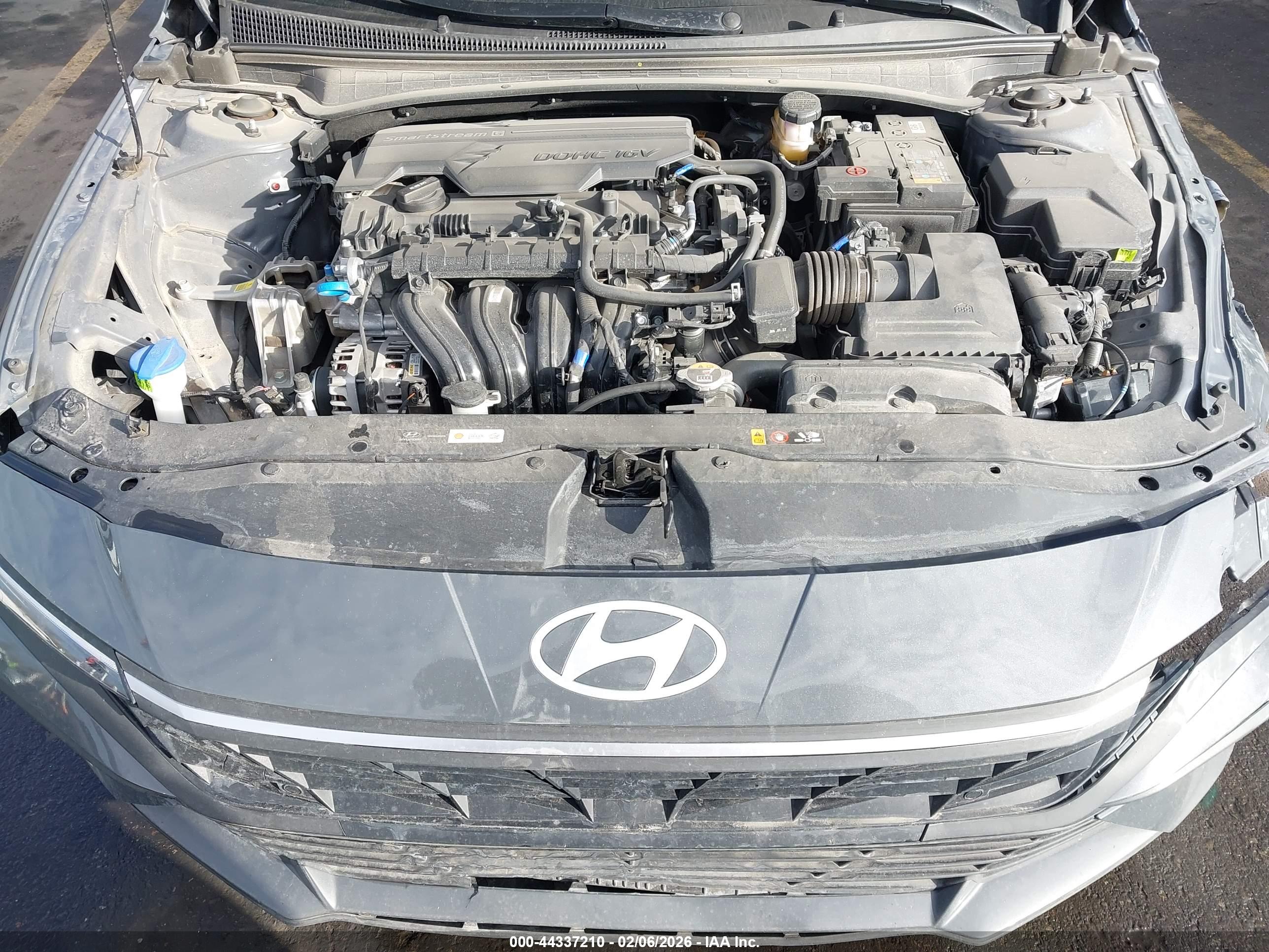 HYUNDAI ELANTRA image 10