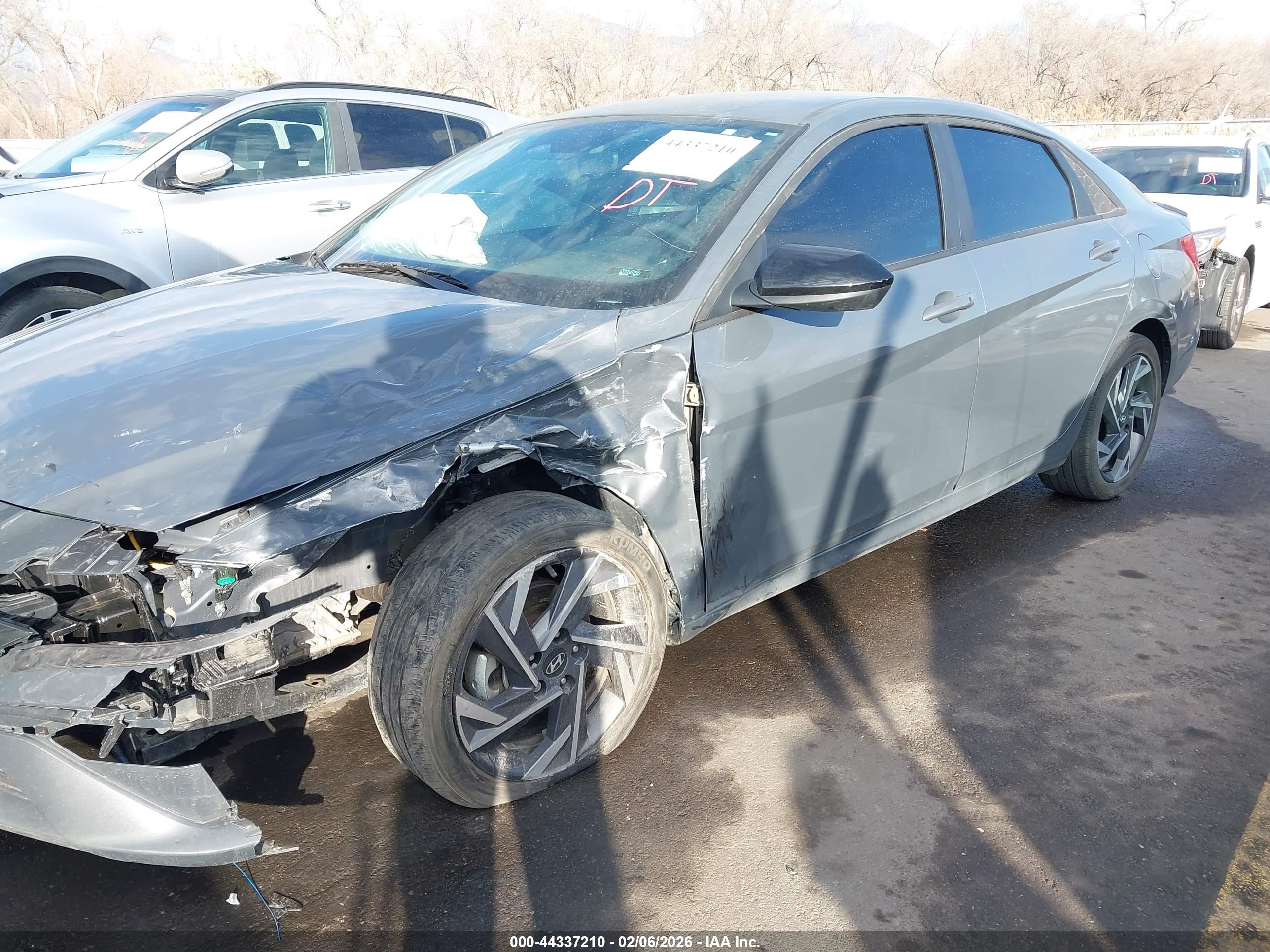 HYUNDAI ELANTRA image 6
