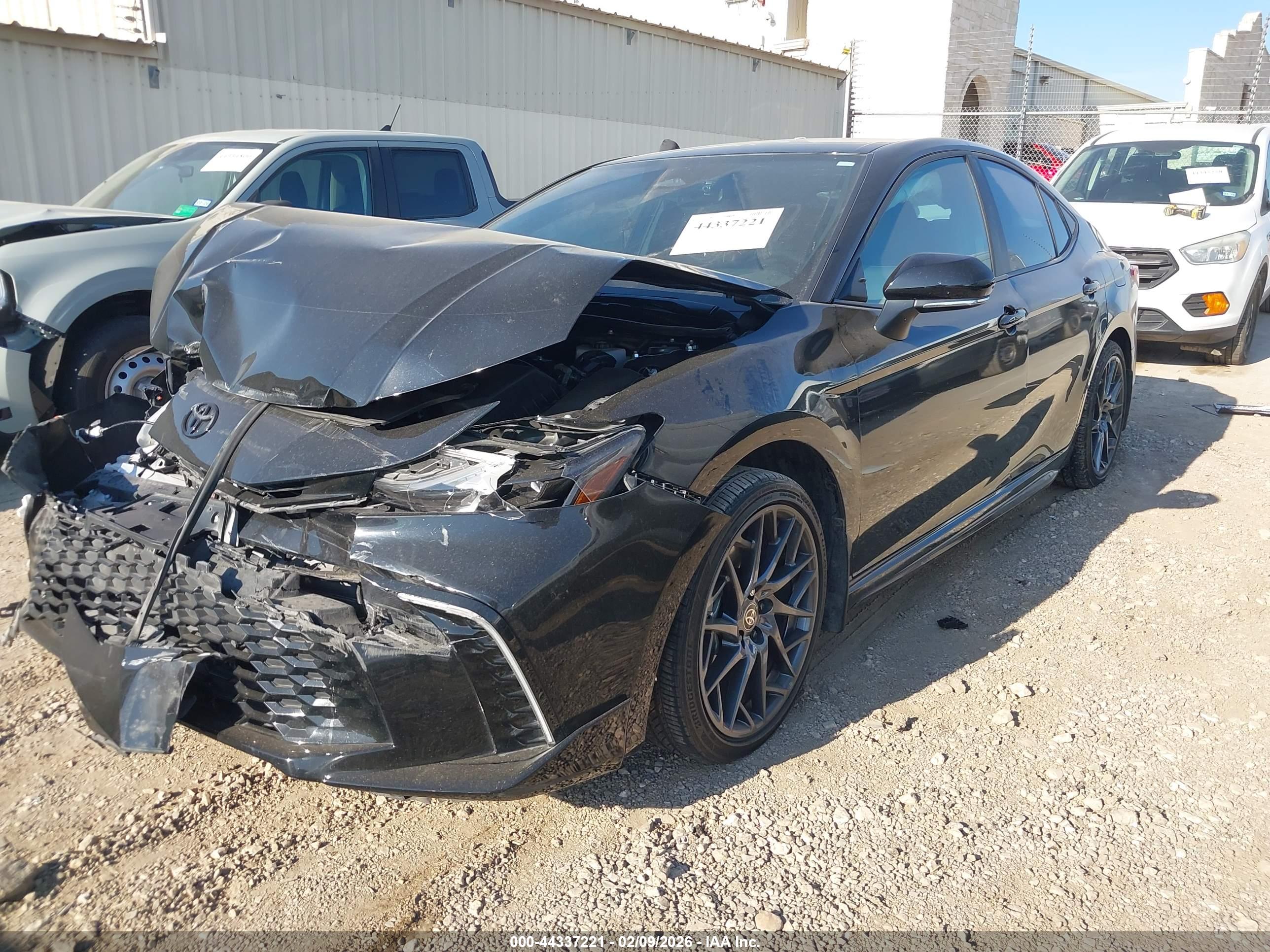 TOYOTA CAMRY image 2
