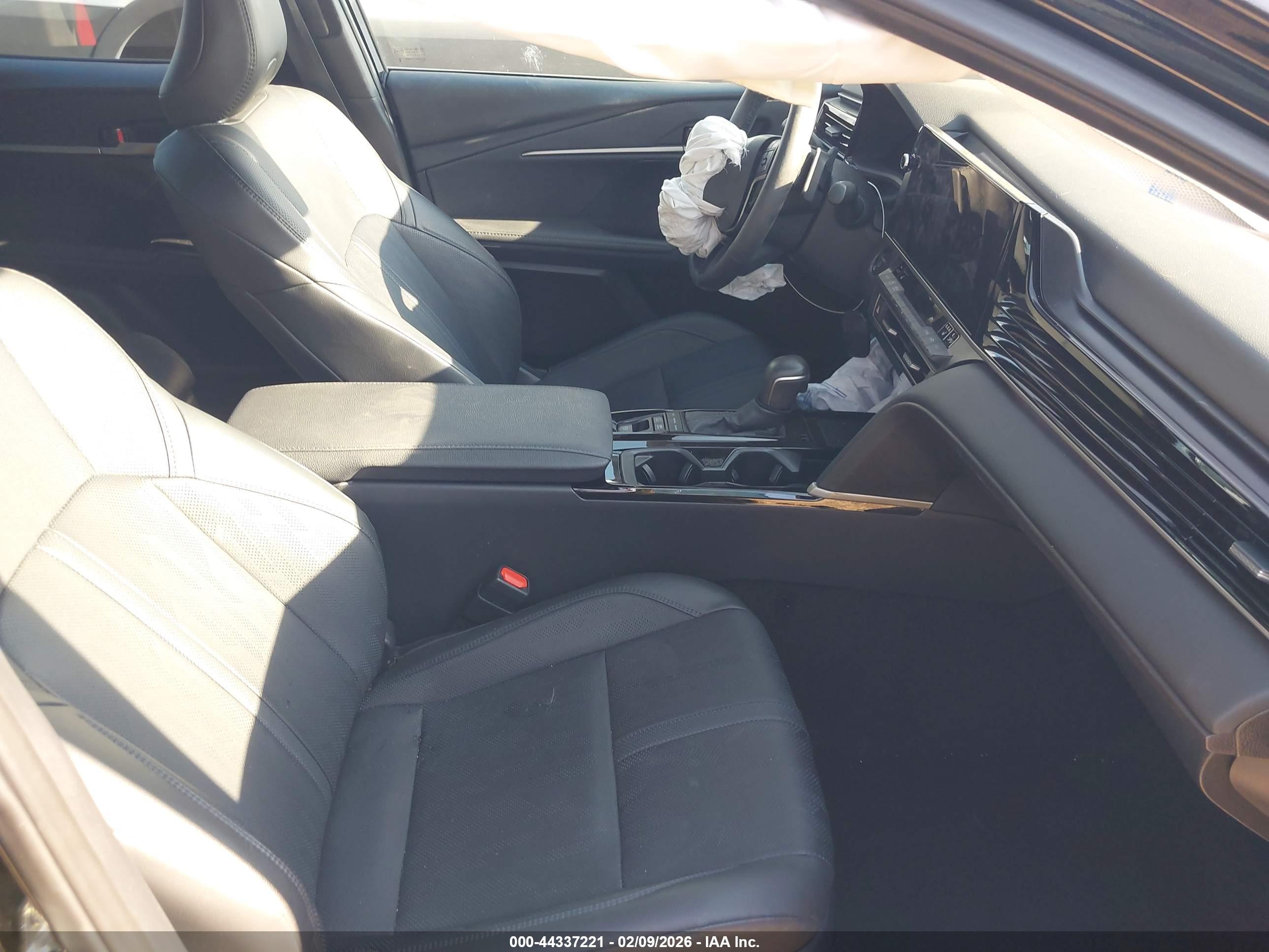 TOYOTA CAMRY image 5