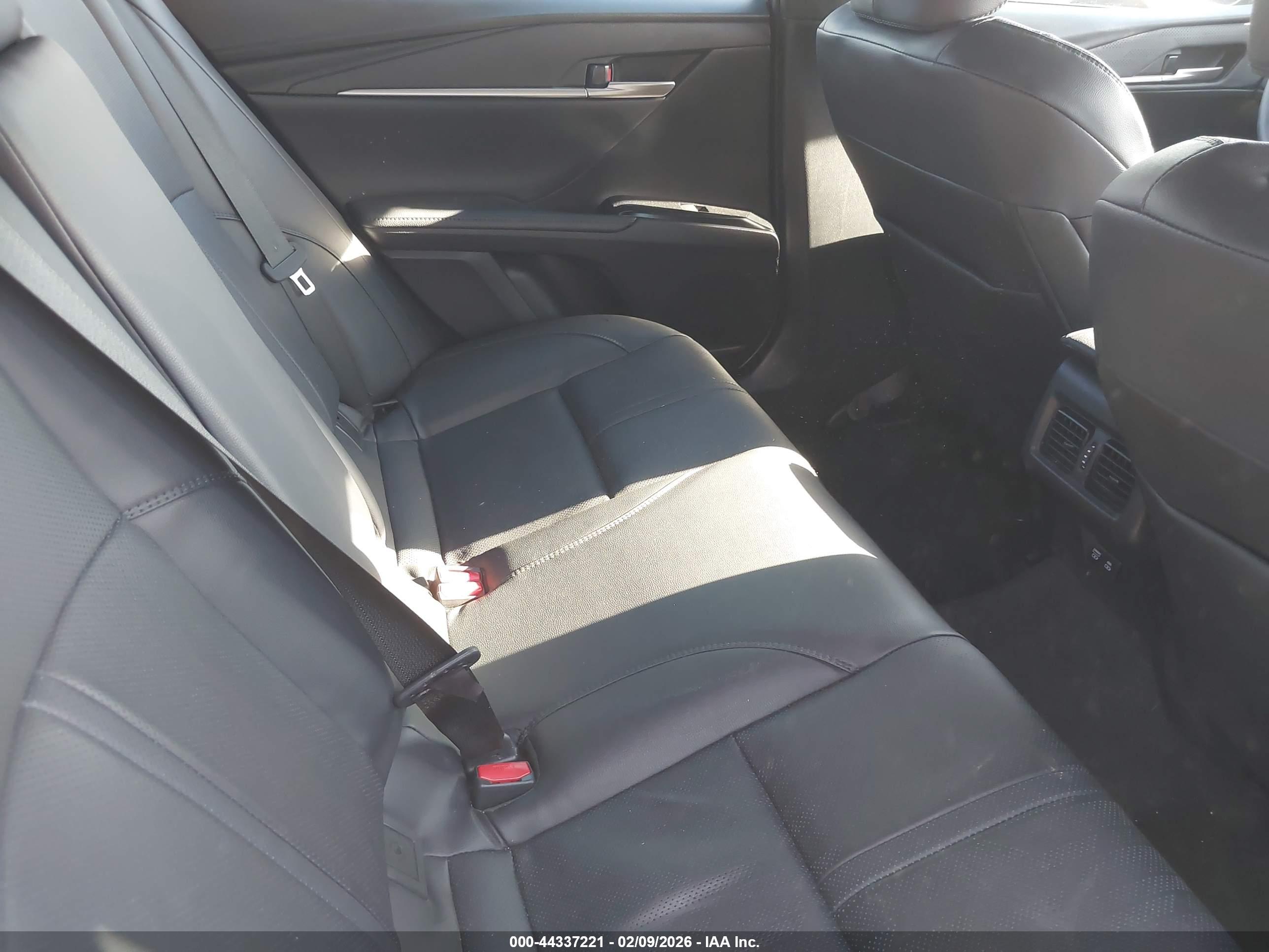 TOYOTA CAMRY image 8