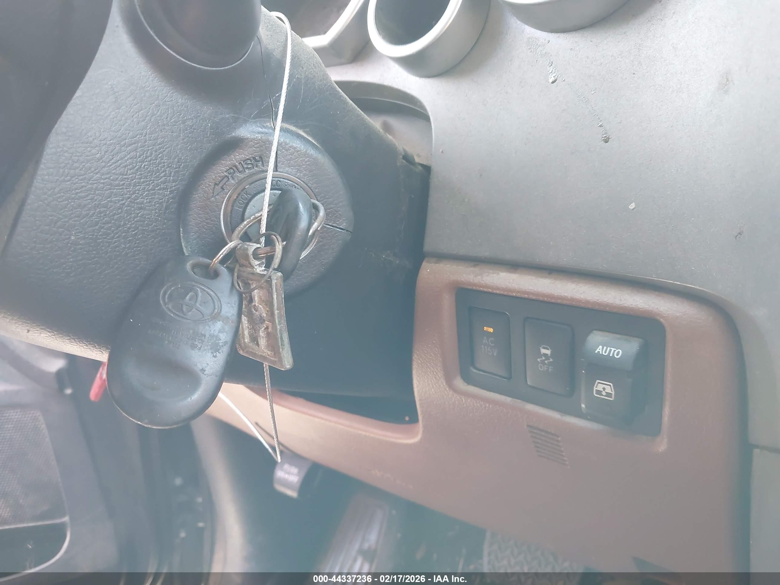 TOYOTA SEQUOIA image 11