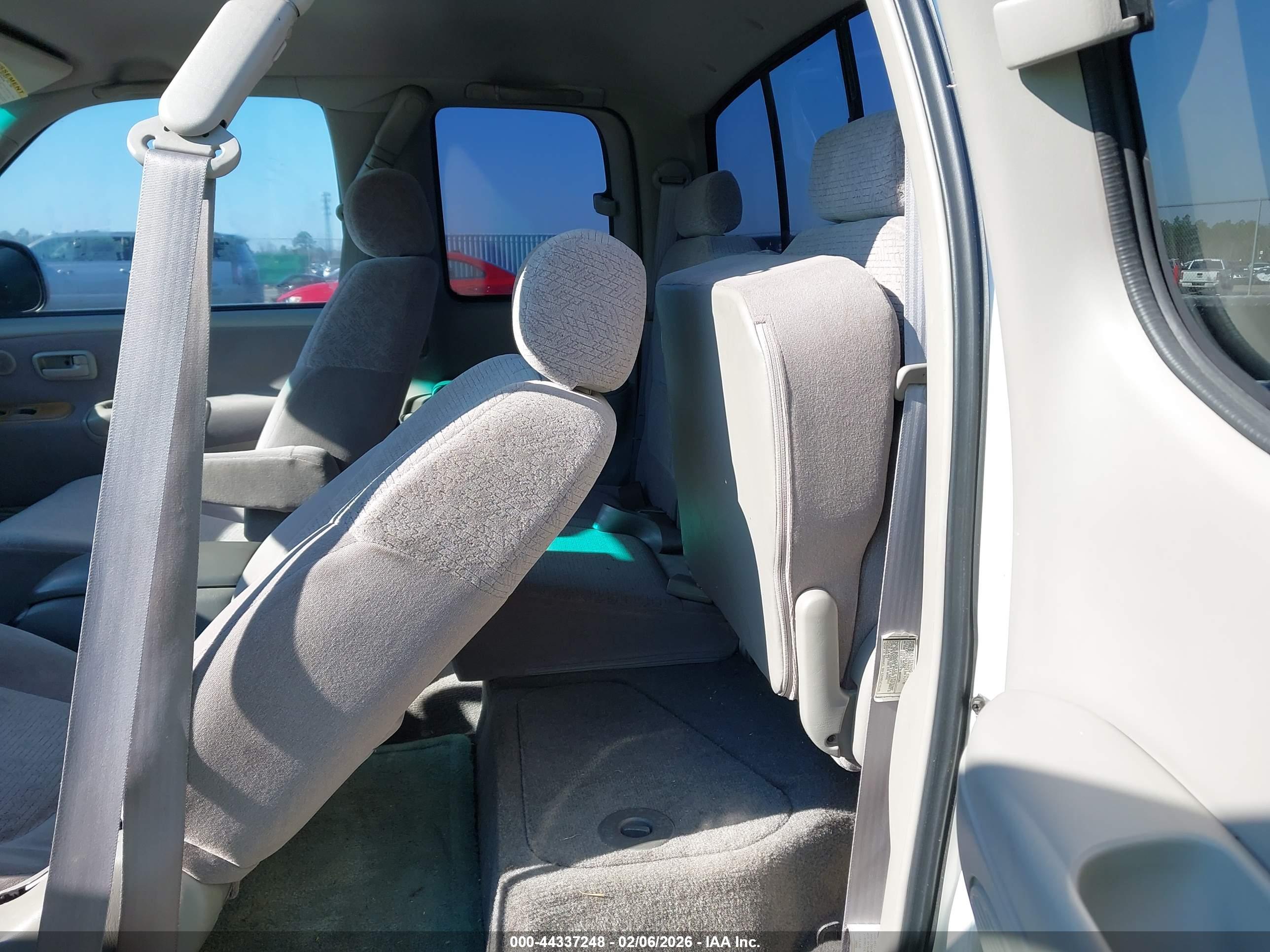 TOYOTA TUNDRA image 8