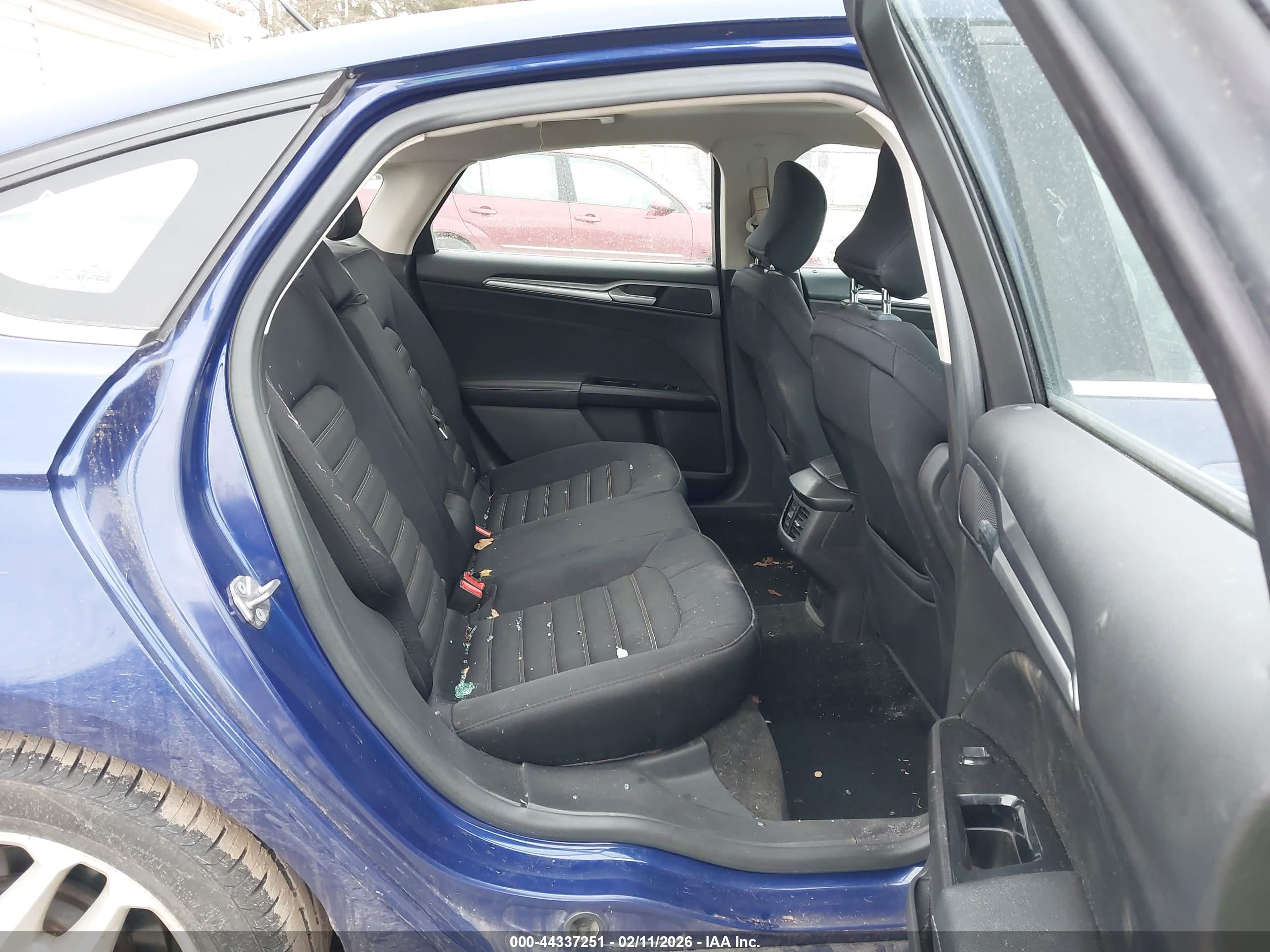 FORD FUSION image 8