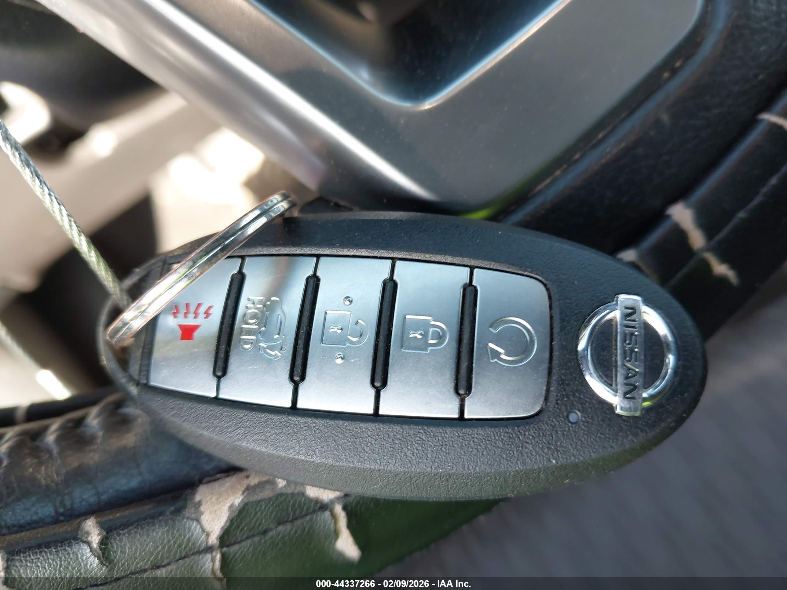 NISSAN ROGUE image 11
