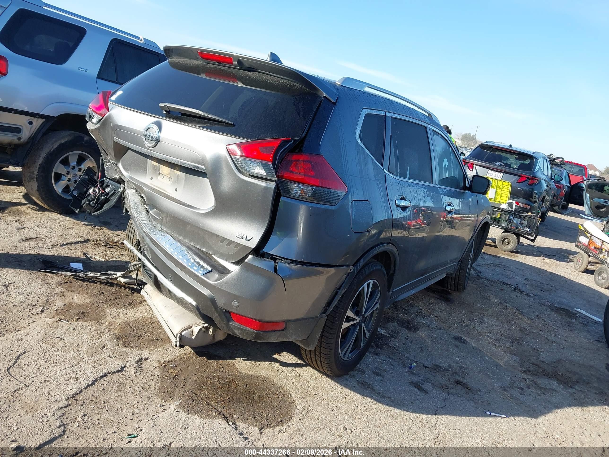 NISSAN ROGUE image 4