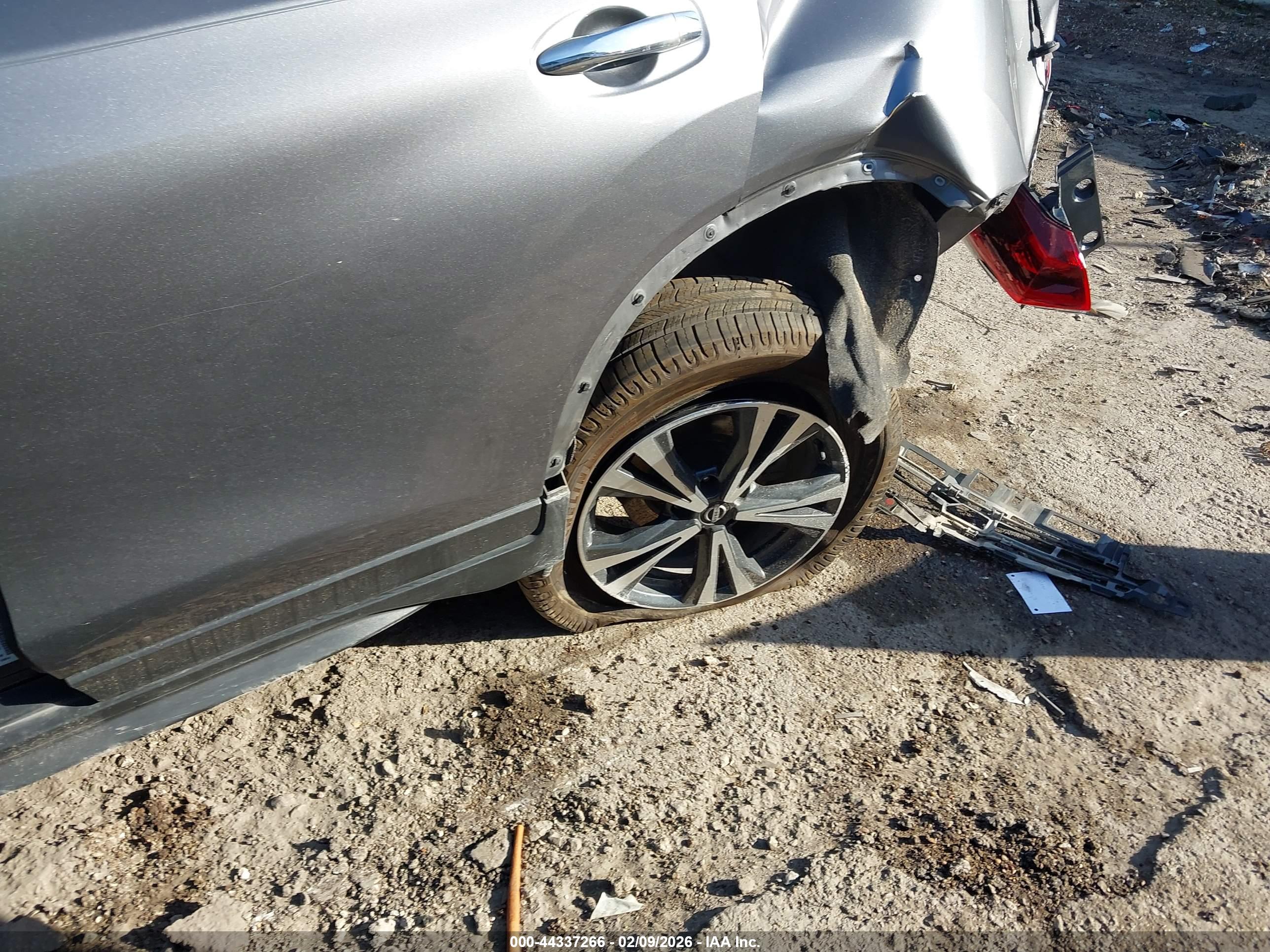 NISSAN ROGUE image 6