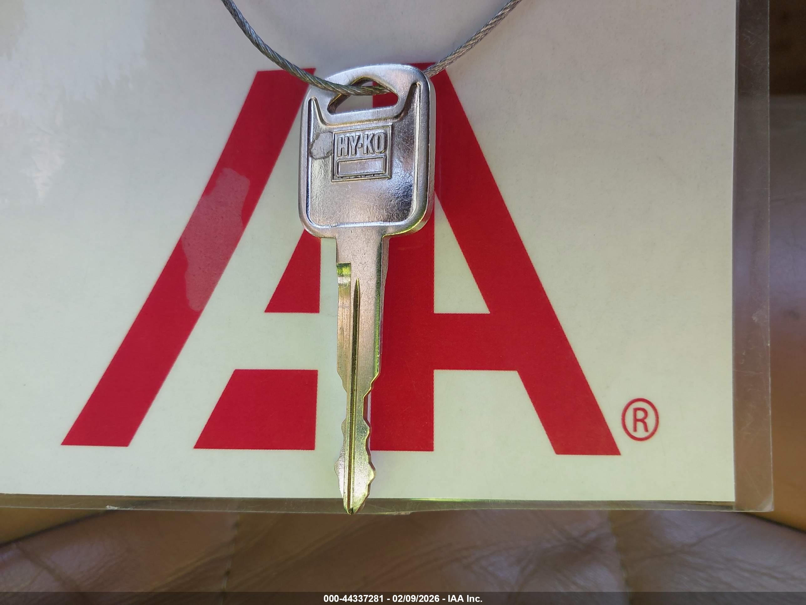 LINCOLN TOWN image 11