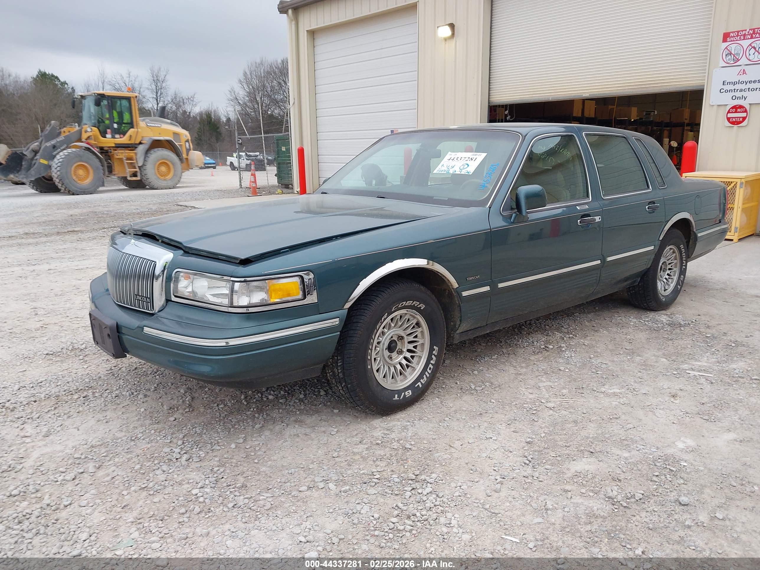 LINCOLN TOWN image 2