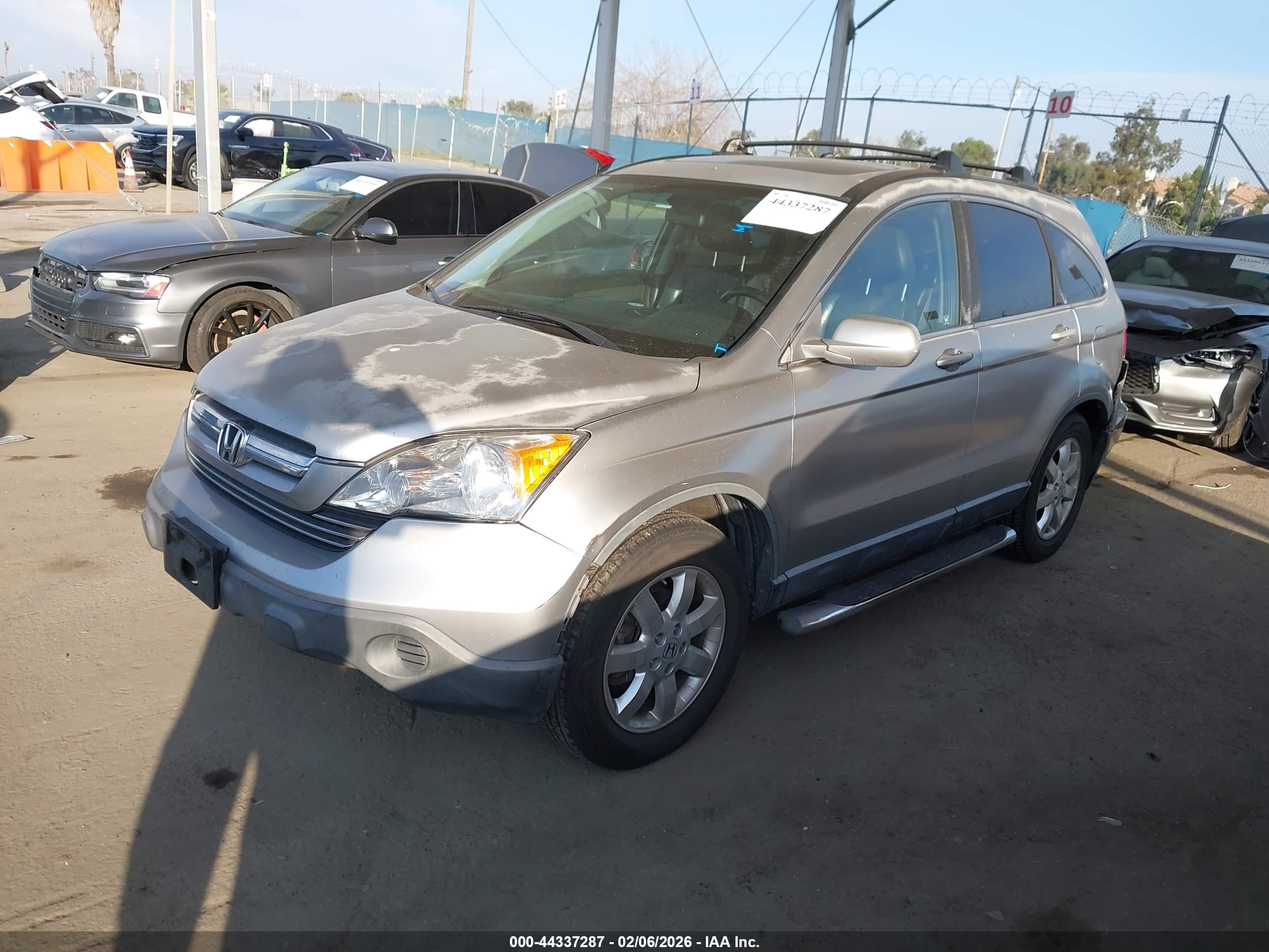 HONDA CR-V image 2