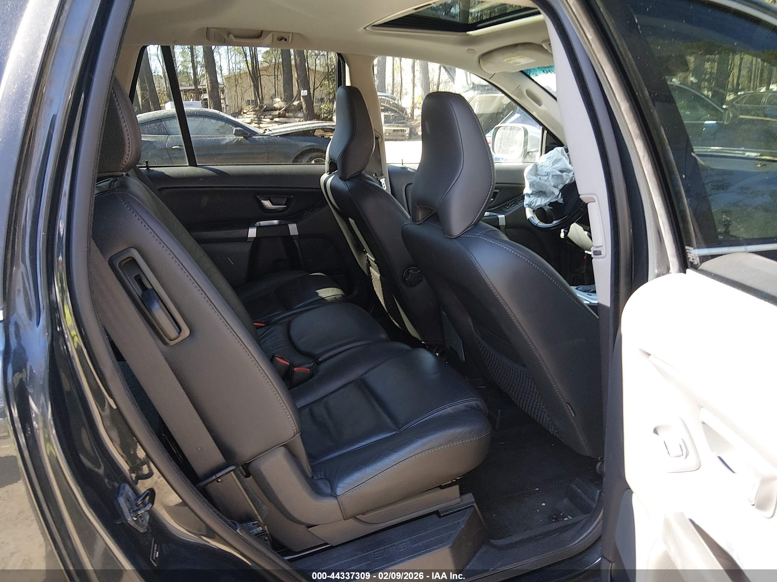 VOLVO XC90 image 8