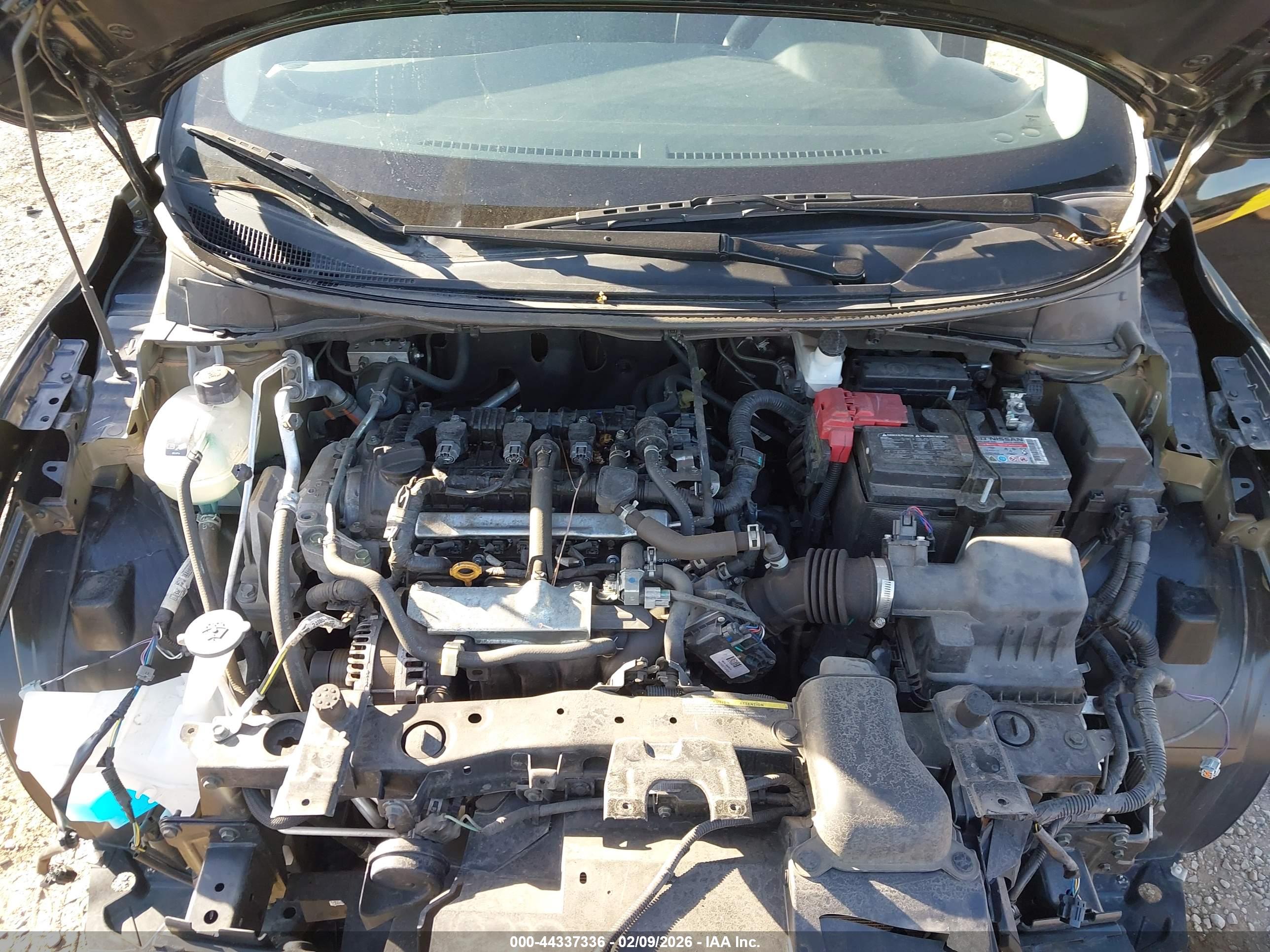 NISSAN VERSA image 10