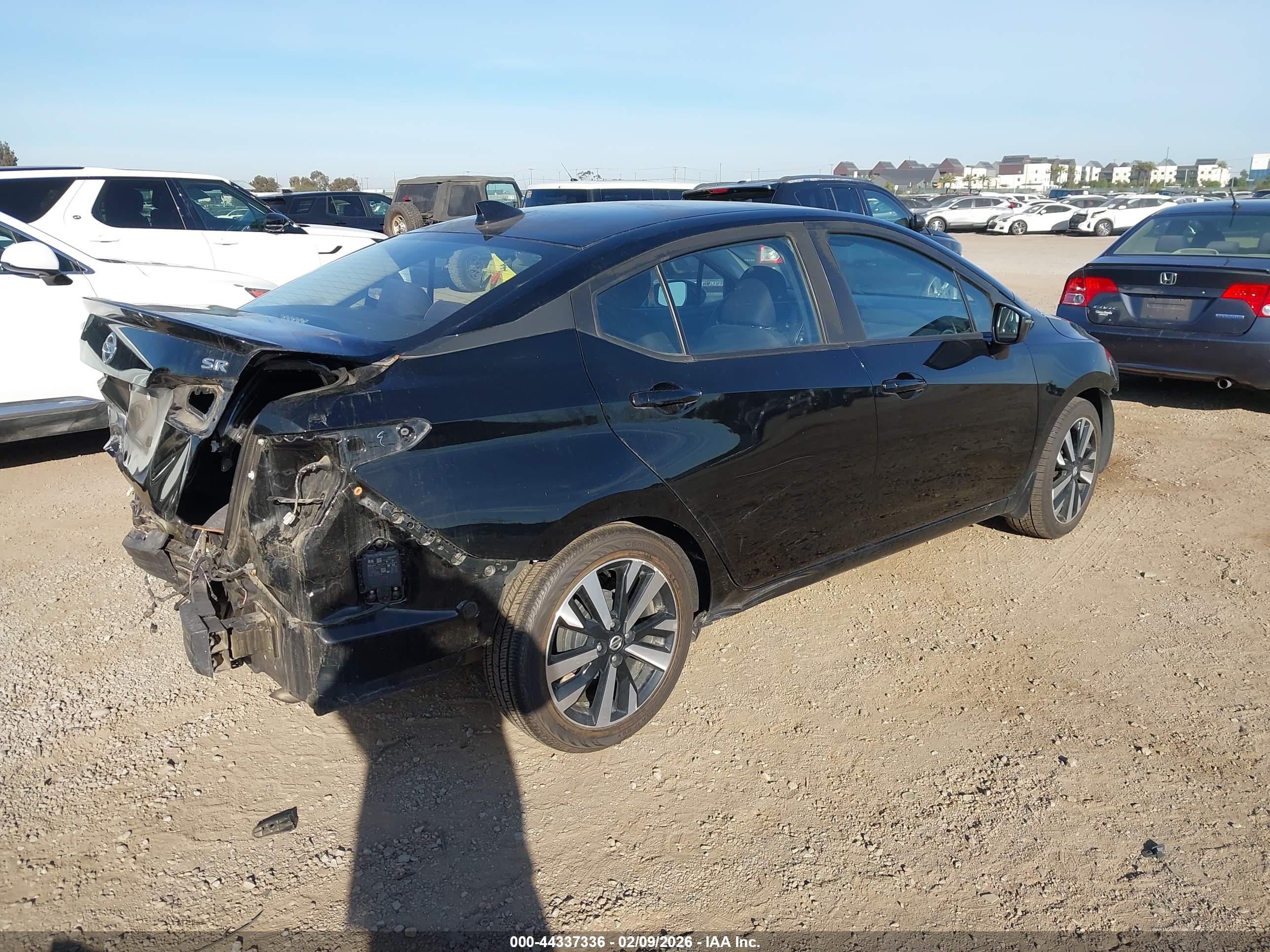 NISSAN VERSA image 4