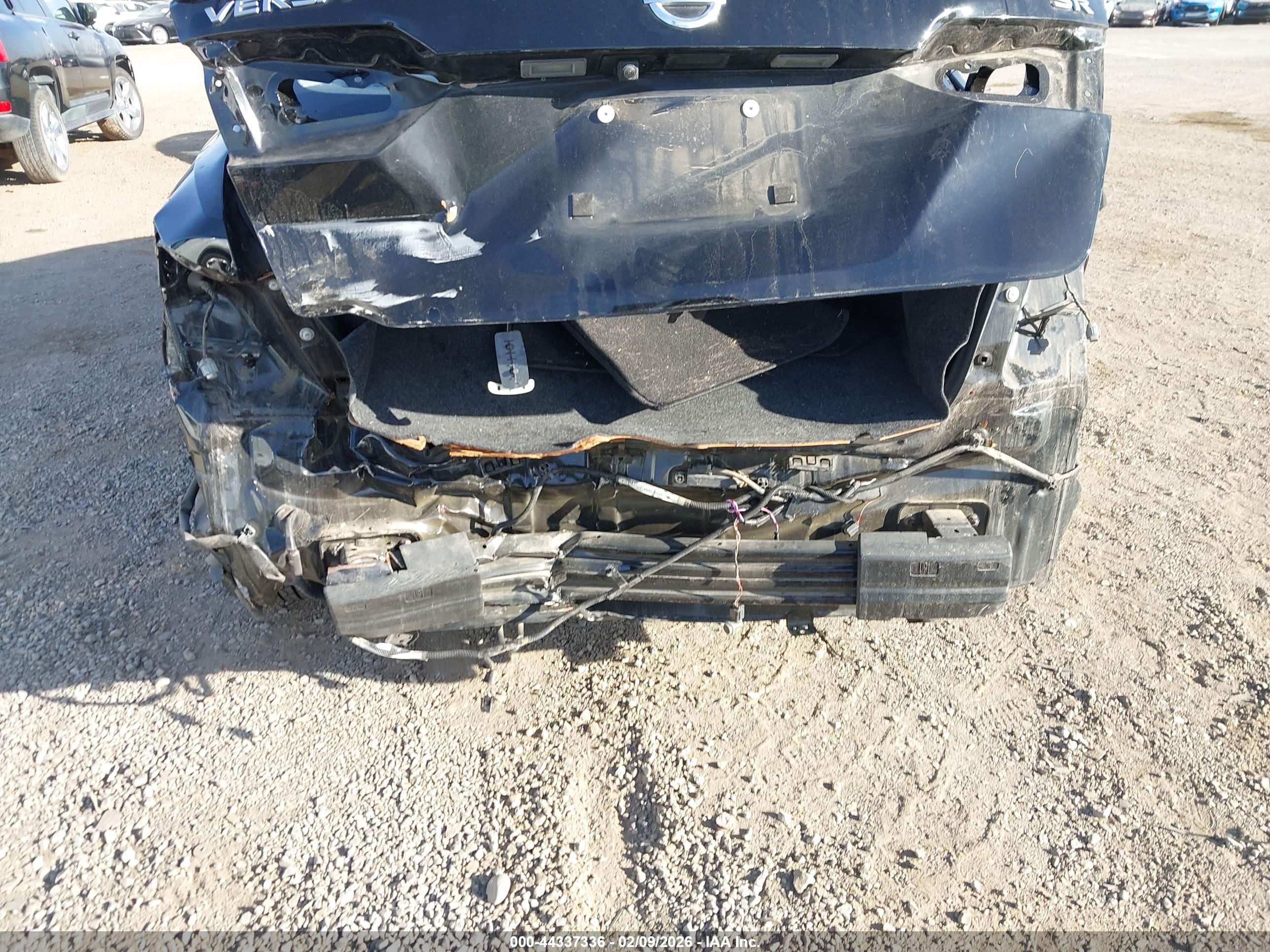 NISSAN VERSA image 6