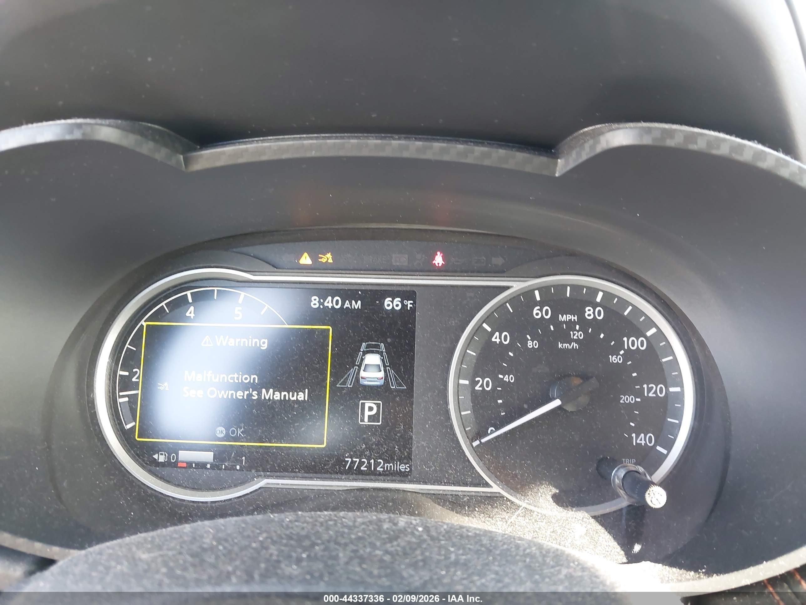 NISSAN VERSA image 7
